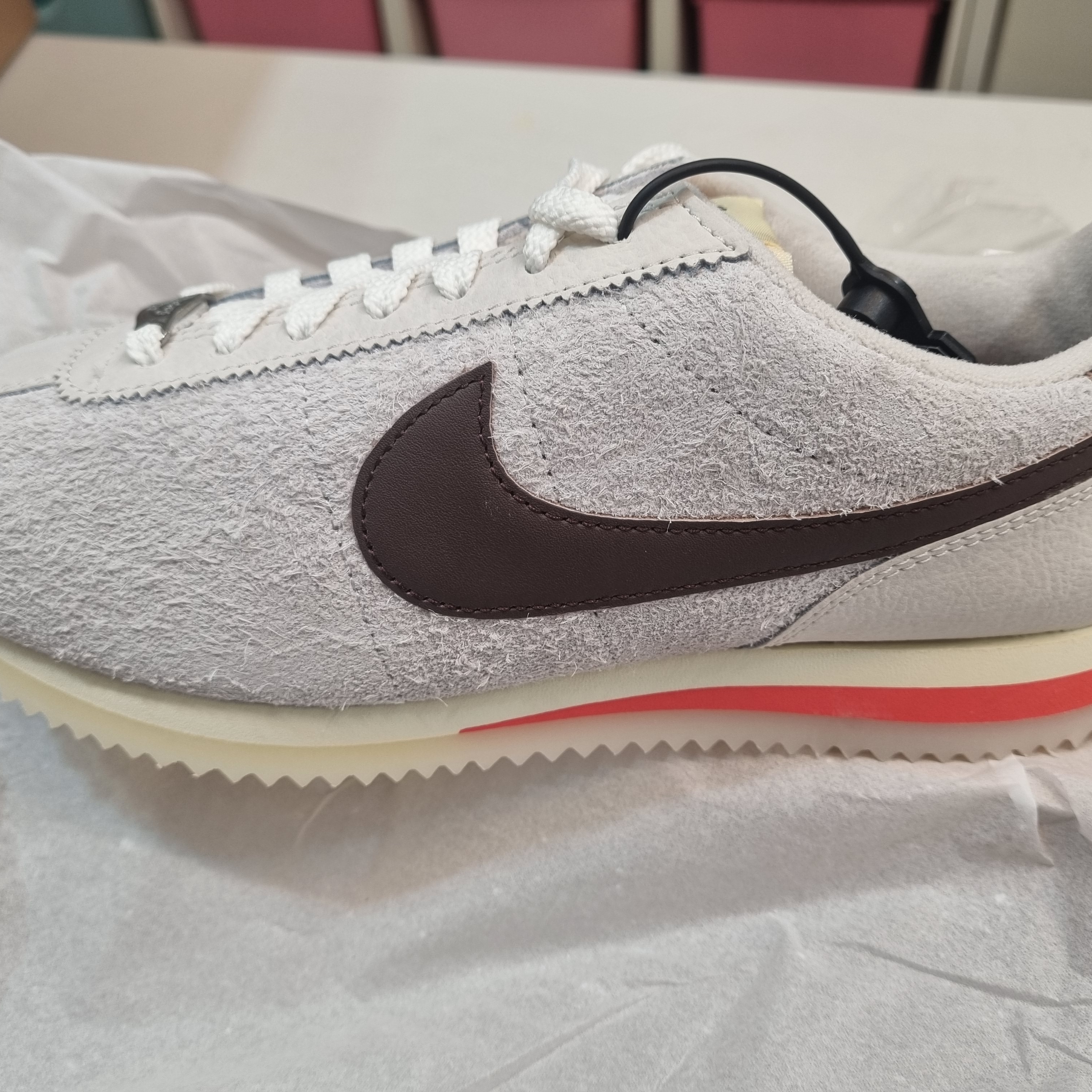 (W) Nike Cortez 23 Orewood Brown and Earth 착용 스타일