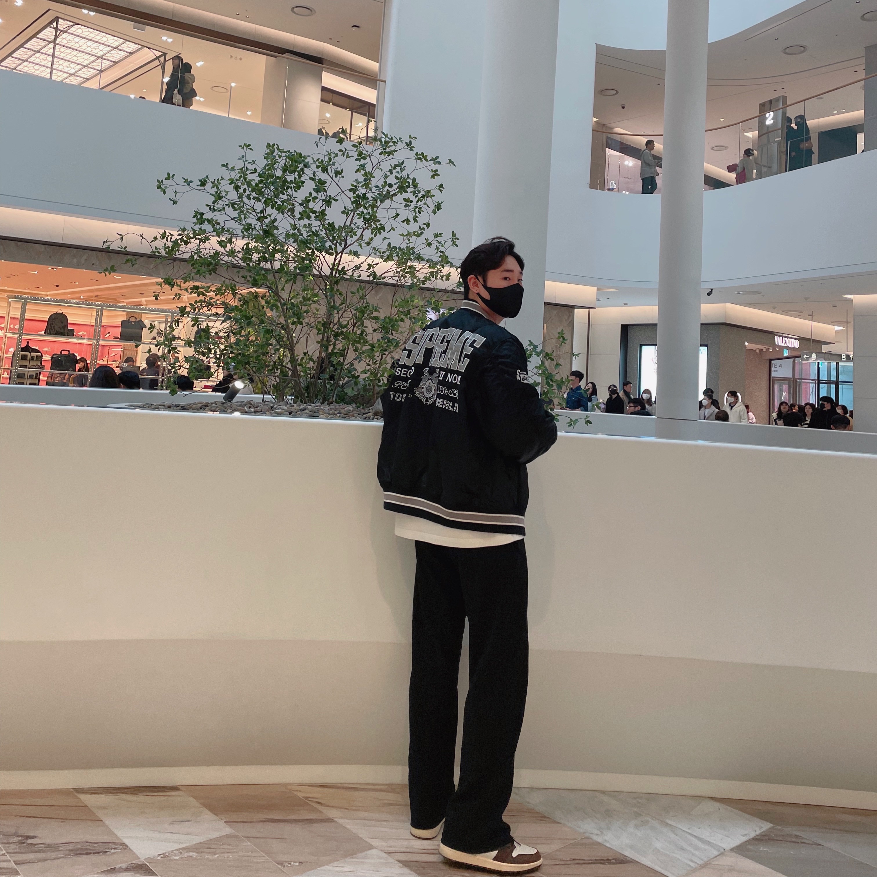 Stussy Stock Low Pro Cap Black, Supreme Second To None MA-1 Jacket Black - 22SS 착용 스타일 - 1
