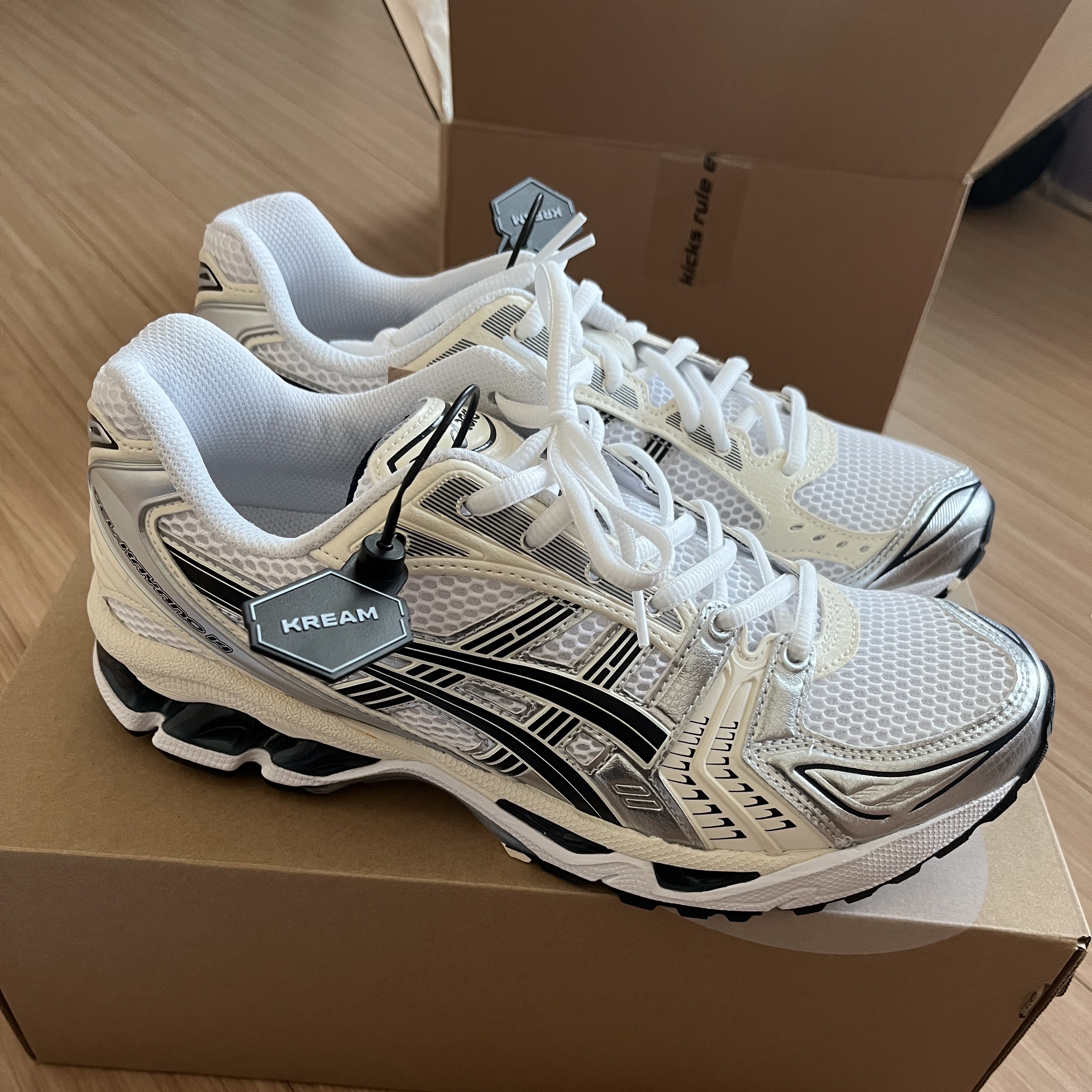 (W) Asics Gel-Kayano 14 White Midnight 착용 스타일 - 1