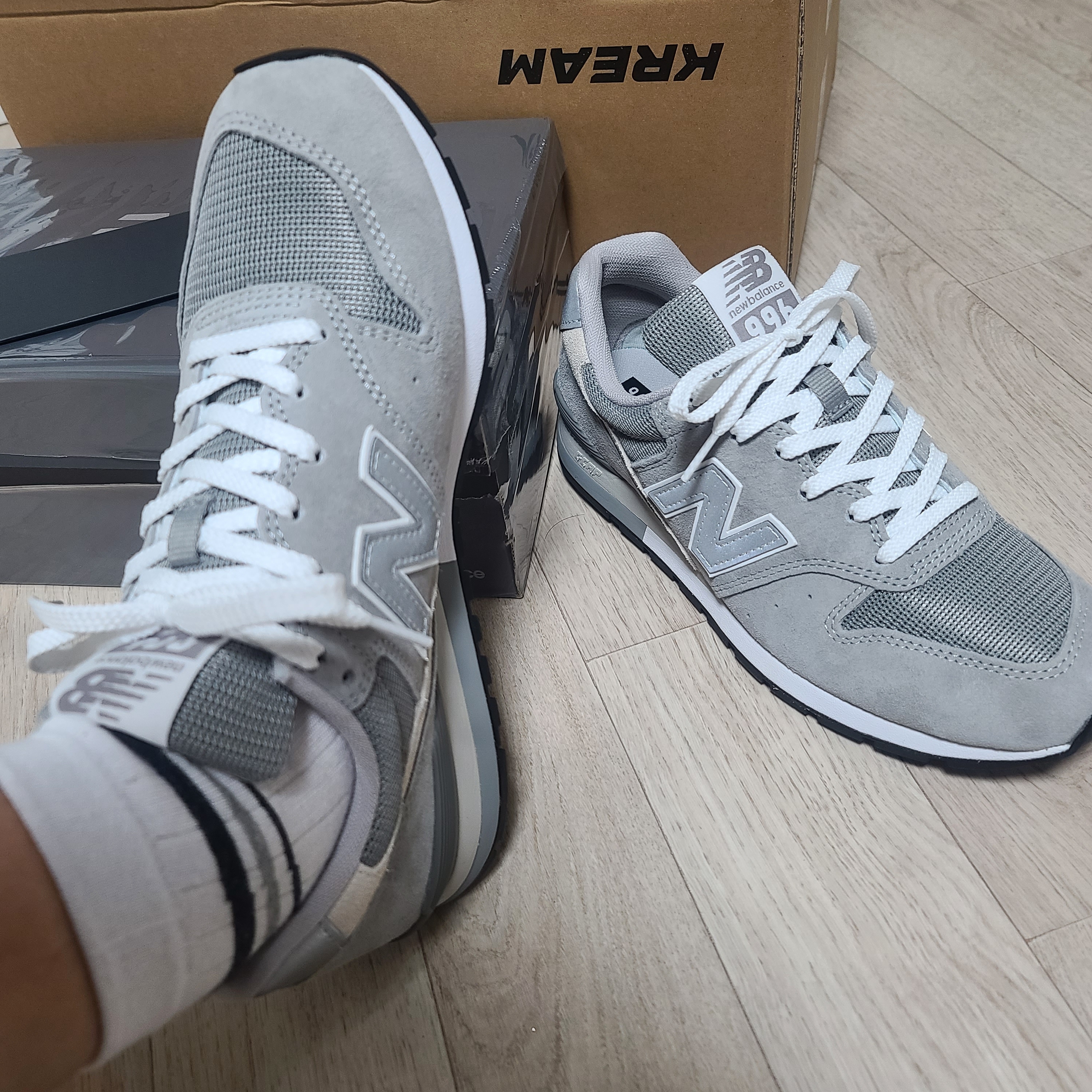 New Balance 996 Grey 착용 스타일 - 5