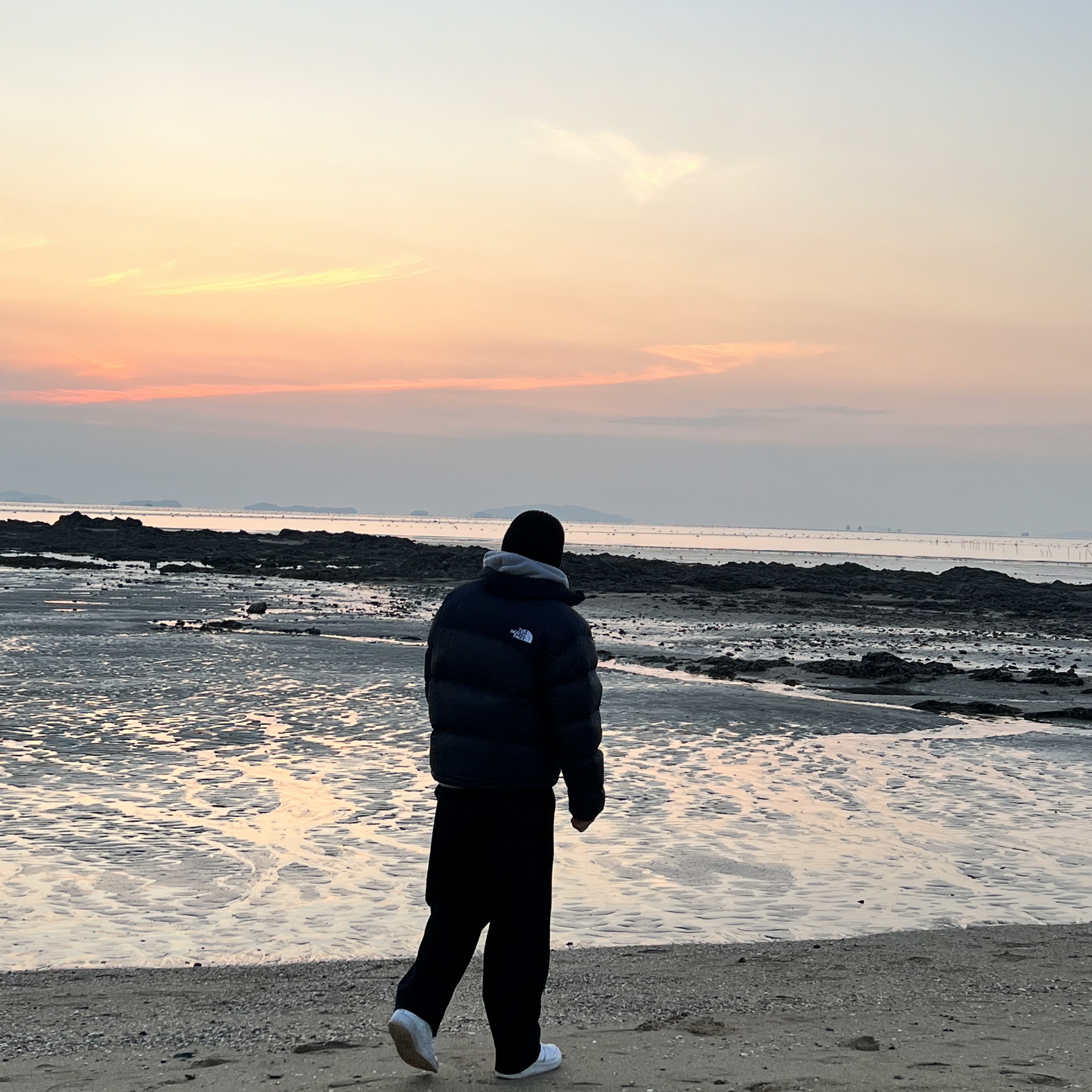 The North Face 1996 Eco Nuptse Jacket Black, Nike Air Force 1 '07 Low White 착용 스타일 - 1