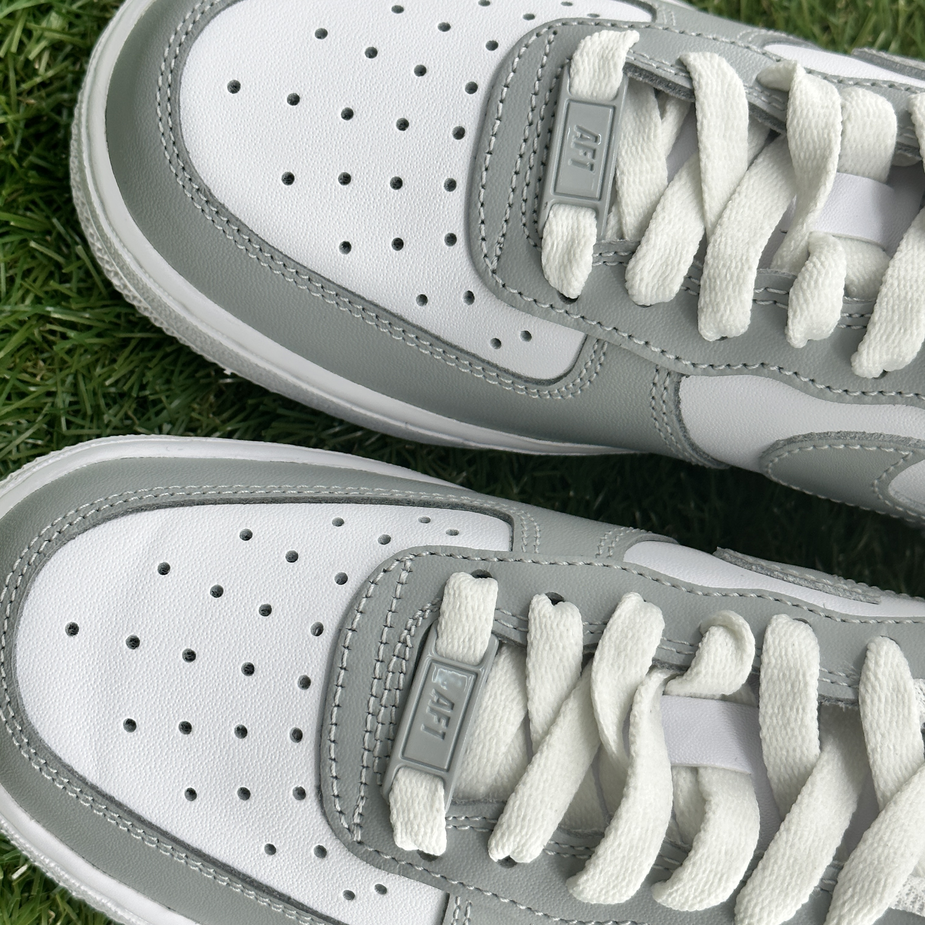 Nike Air Force 1 Low White Grey 착용 스타일 - 5