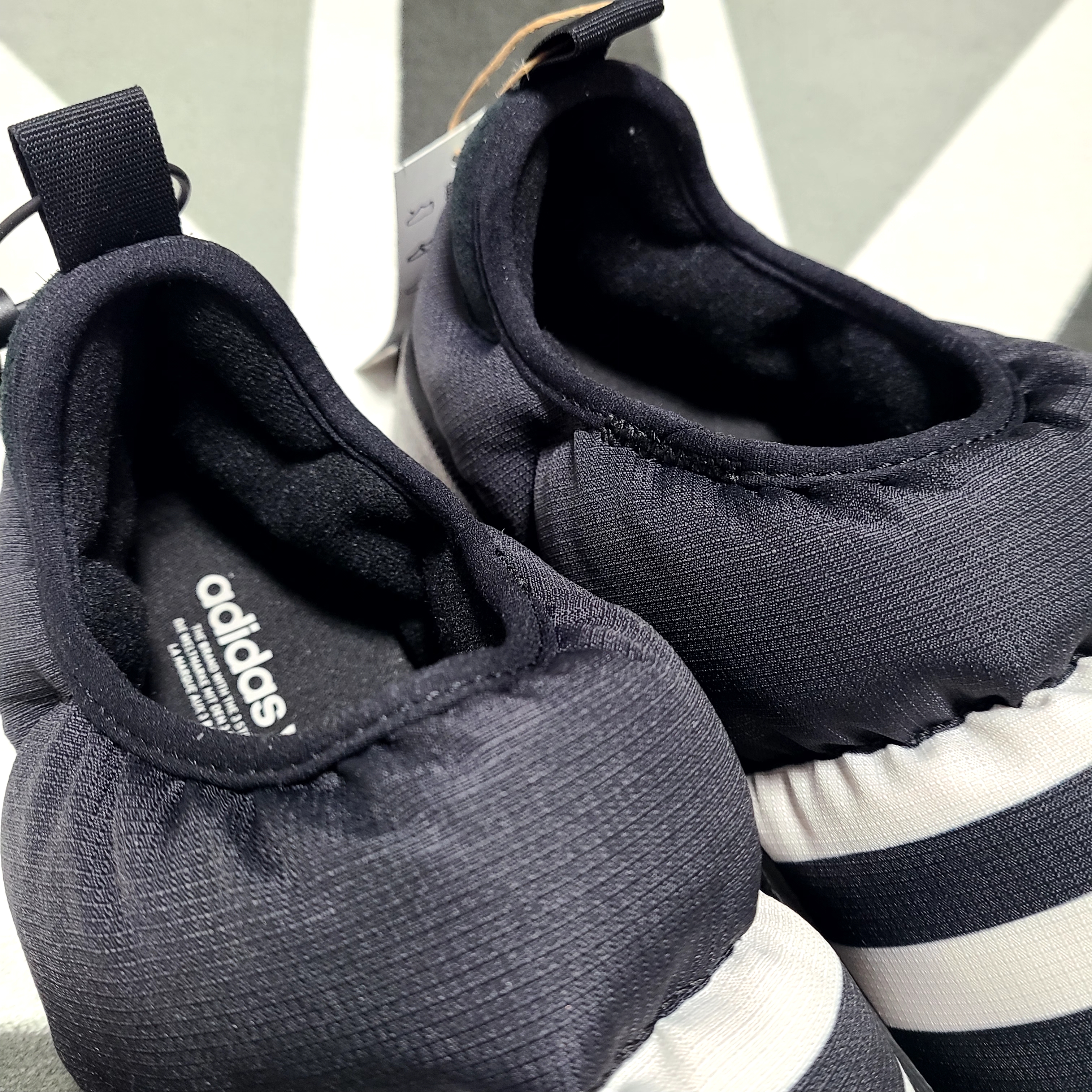 Adidas Puffylette Core Black 착용 스타일 - 4