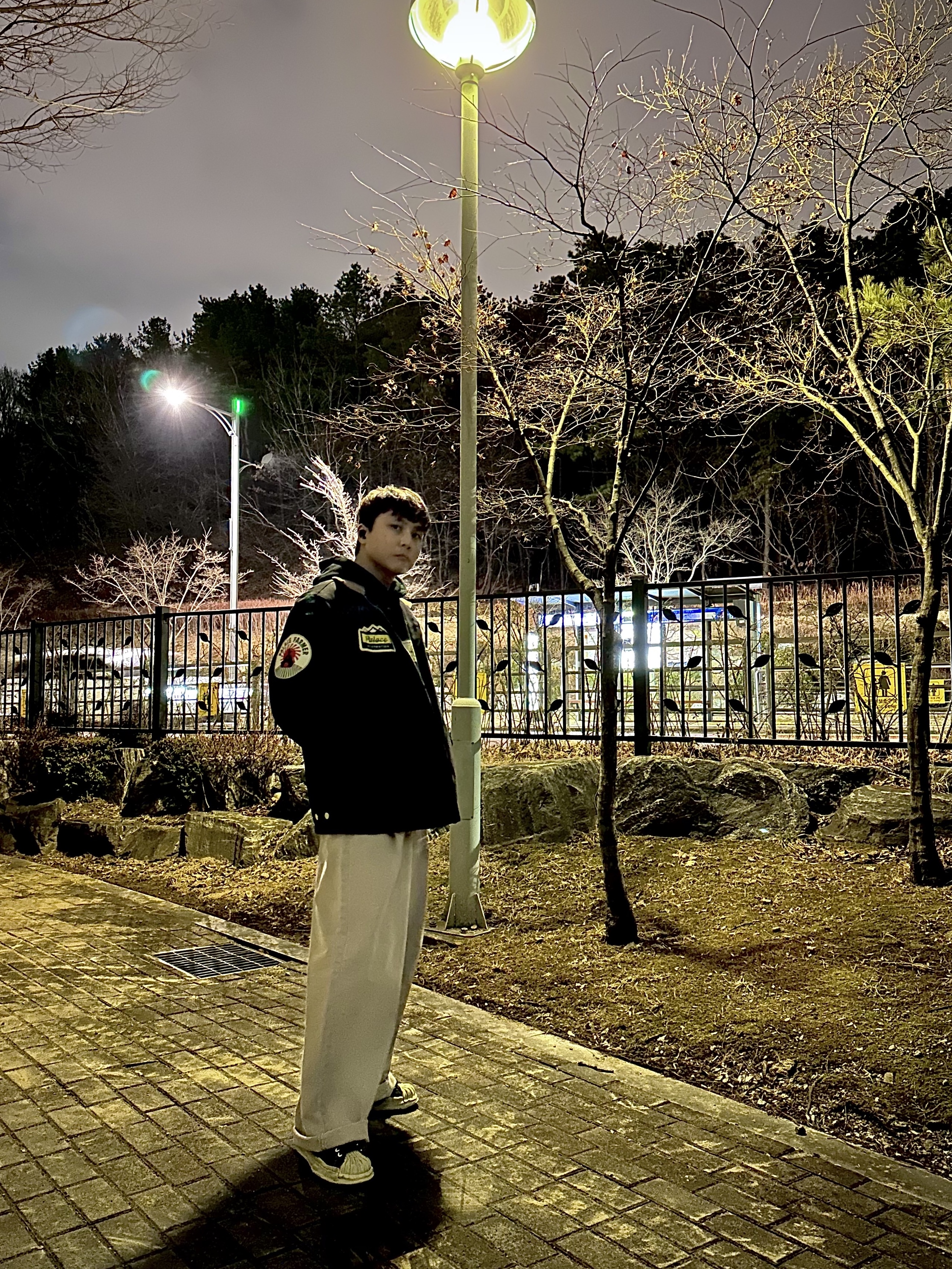 Palace Badge Work Jacket Sand - 22SS, Maison Mihara Yasuhiro Blakey OG Sole Distressed Canvas Low-top Sneakers Black 착용 스타일