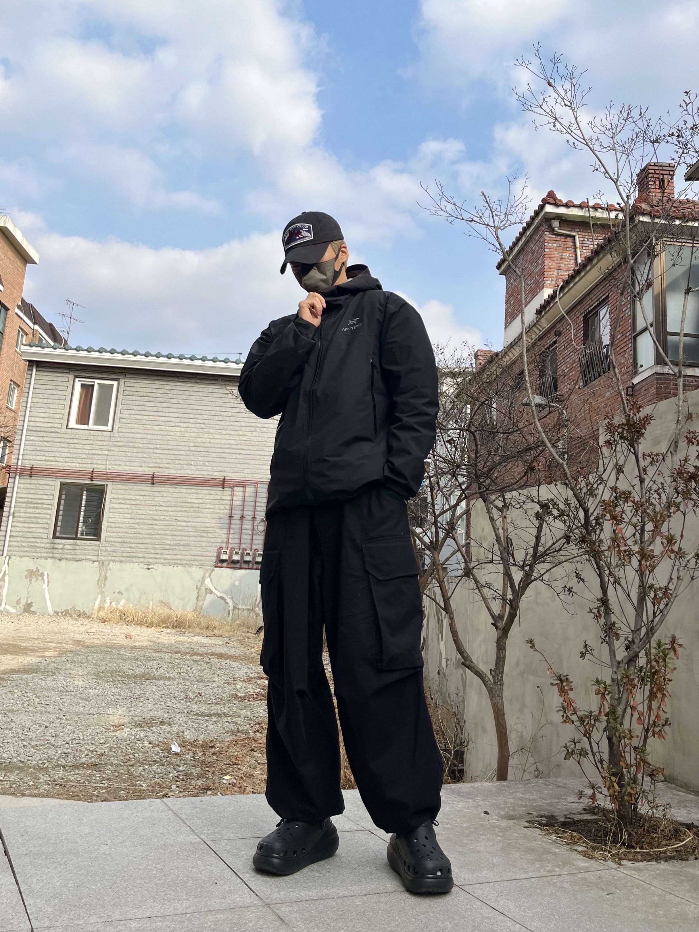 Arc'teryx Beta Jacket Black 착용 스타일 - 1