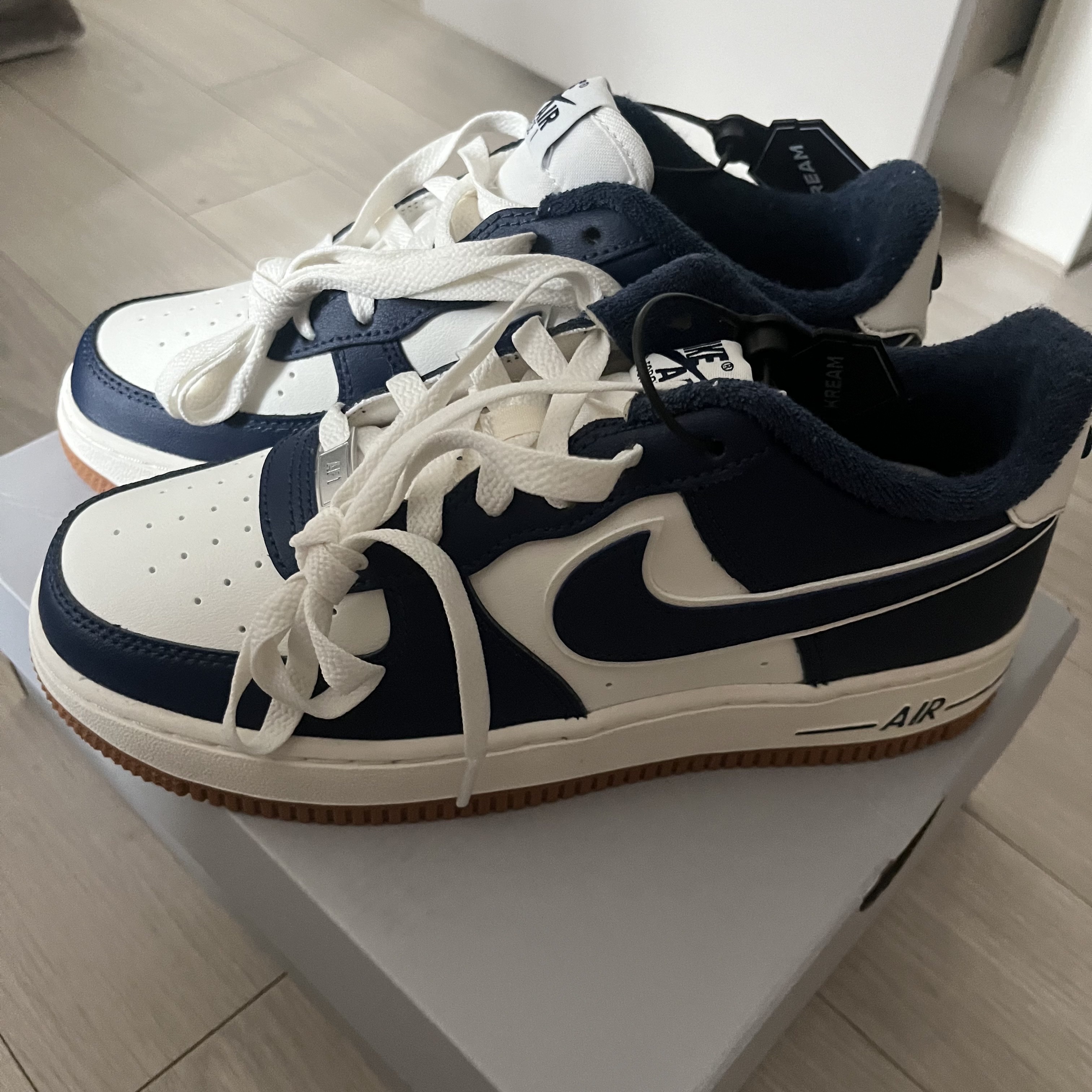 (GS) Nike Air Force 1 LV8 3 Midnight Navy 착용 스타일 - 3