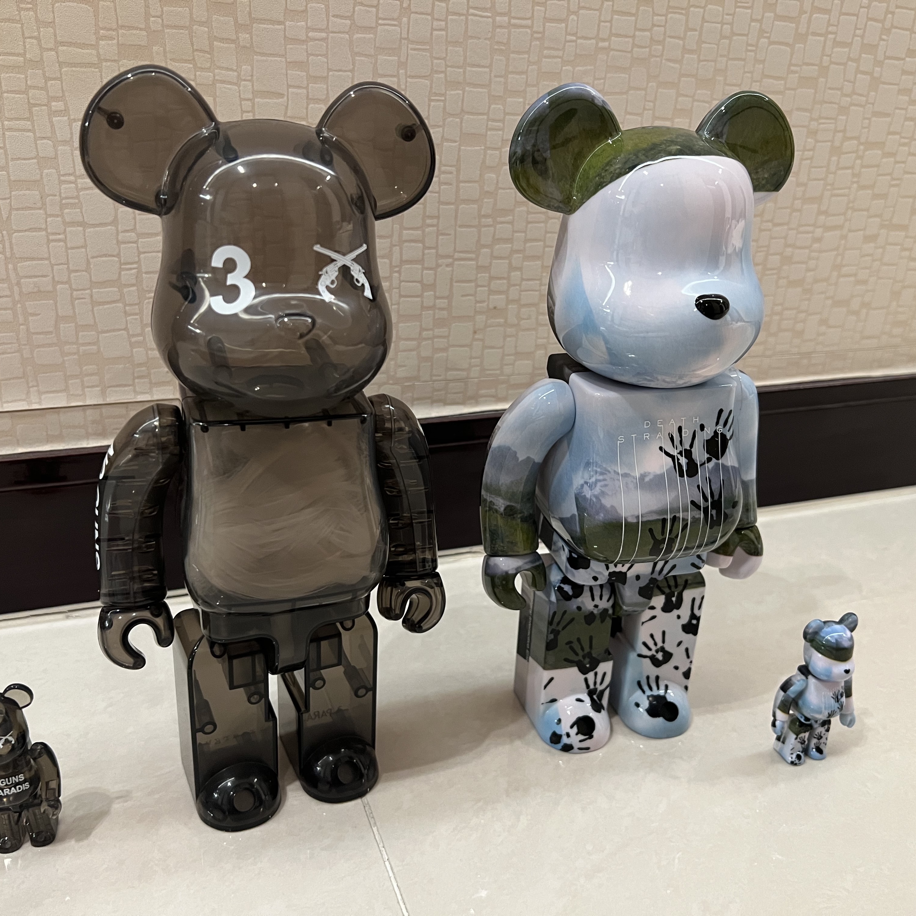 Bearbrick x 3.Paradis x Roarguns 100% & 400% Set 착용 스타일 - 3