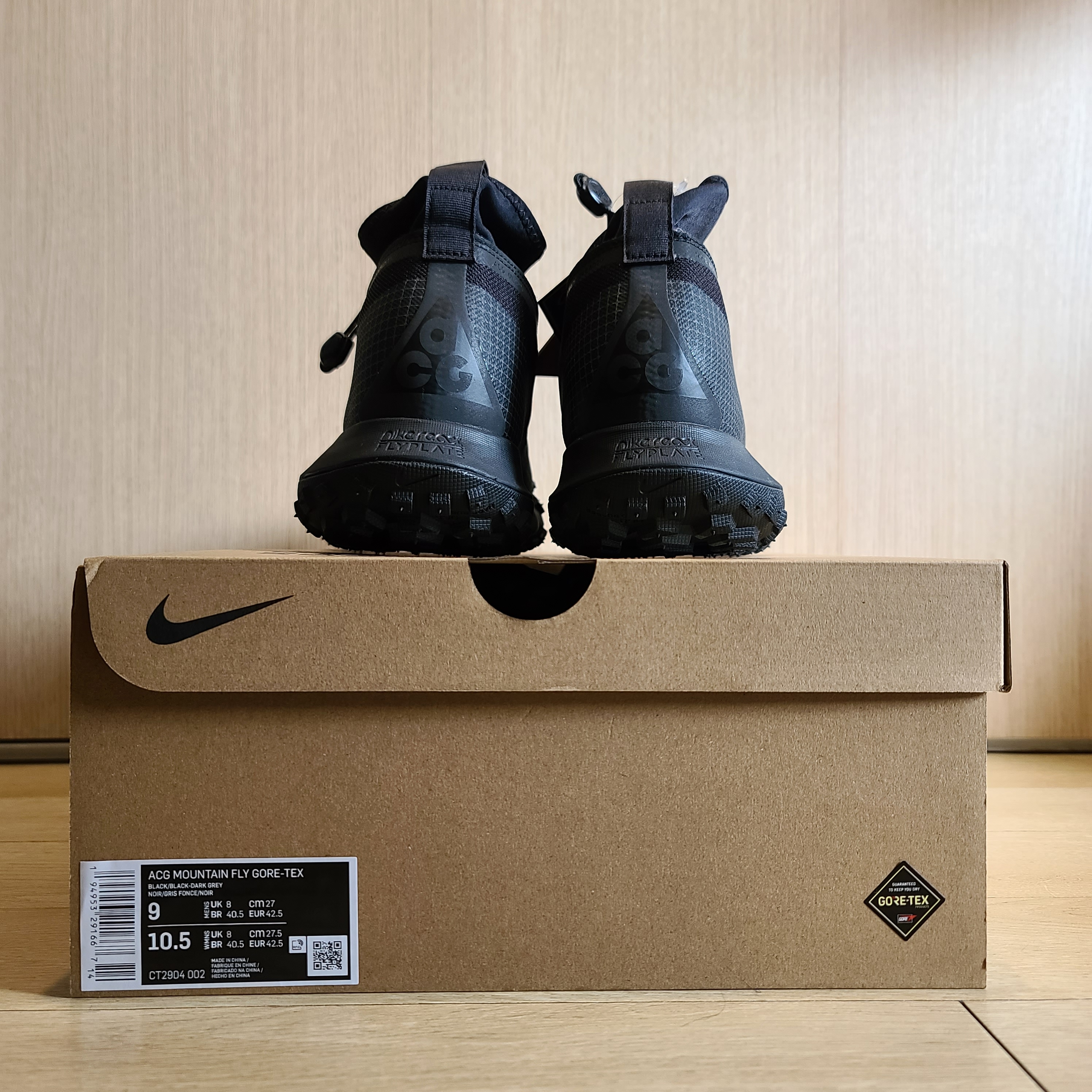Nike ACG Mountain Fly Gore-Tex Black and Dark Grey 착용 스타일 - 3