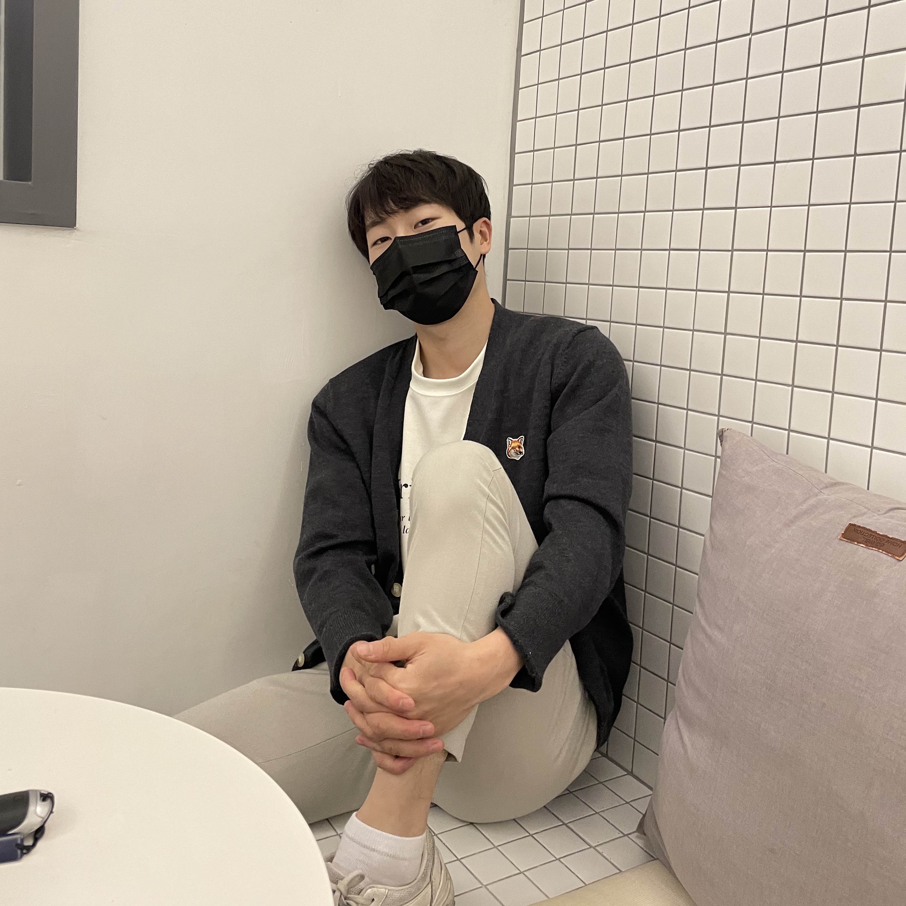 Maison Kitsune Fox Head Patch Classic Cardigan Anthracite Melange, Gucci Rhyton Leather Sneakers Mouth 착용 스타일 - 3