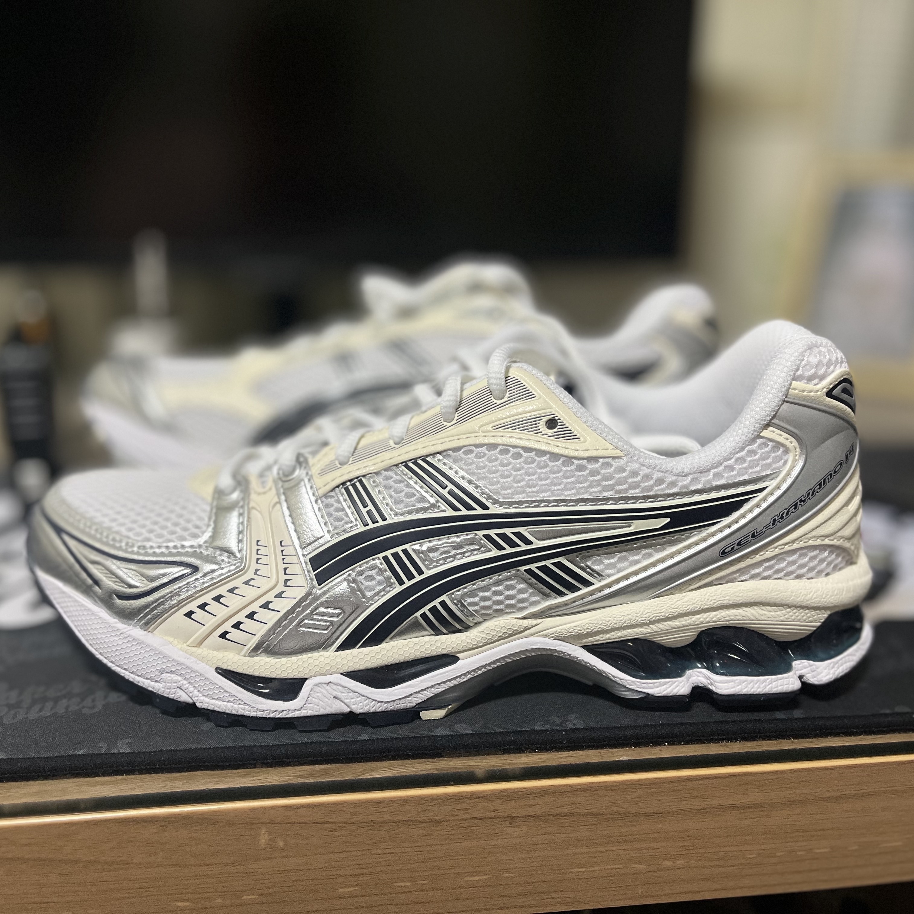 (W) Asics Gel-Kayano 14 White Midnight 착용 스타일 - 2