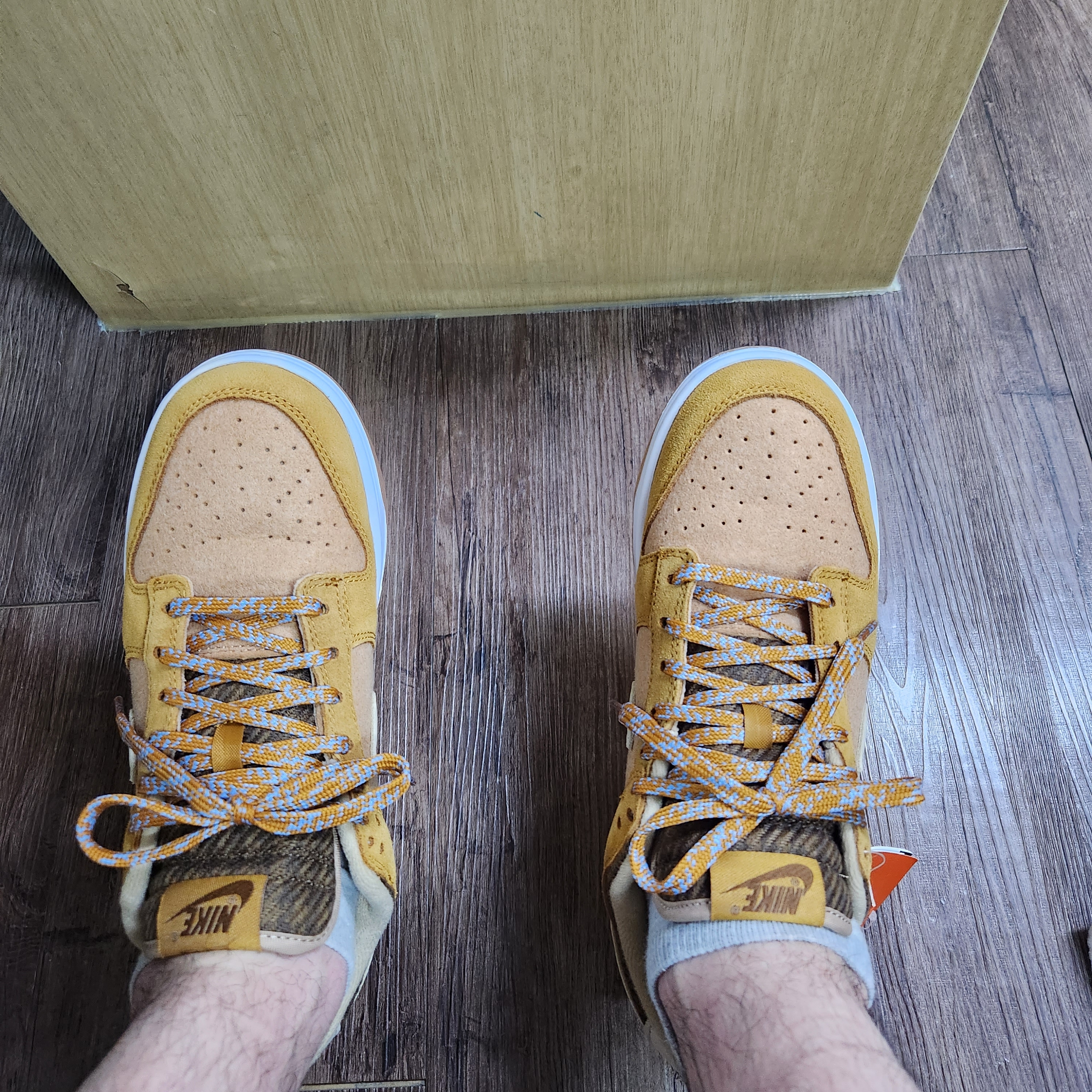 Nike Dunk Low SE Praline Desert Ochre 착용 스타일 - 2