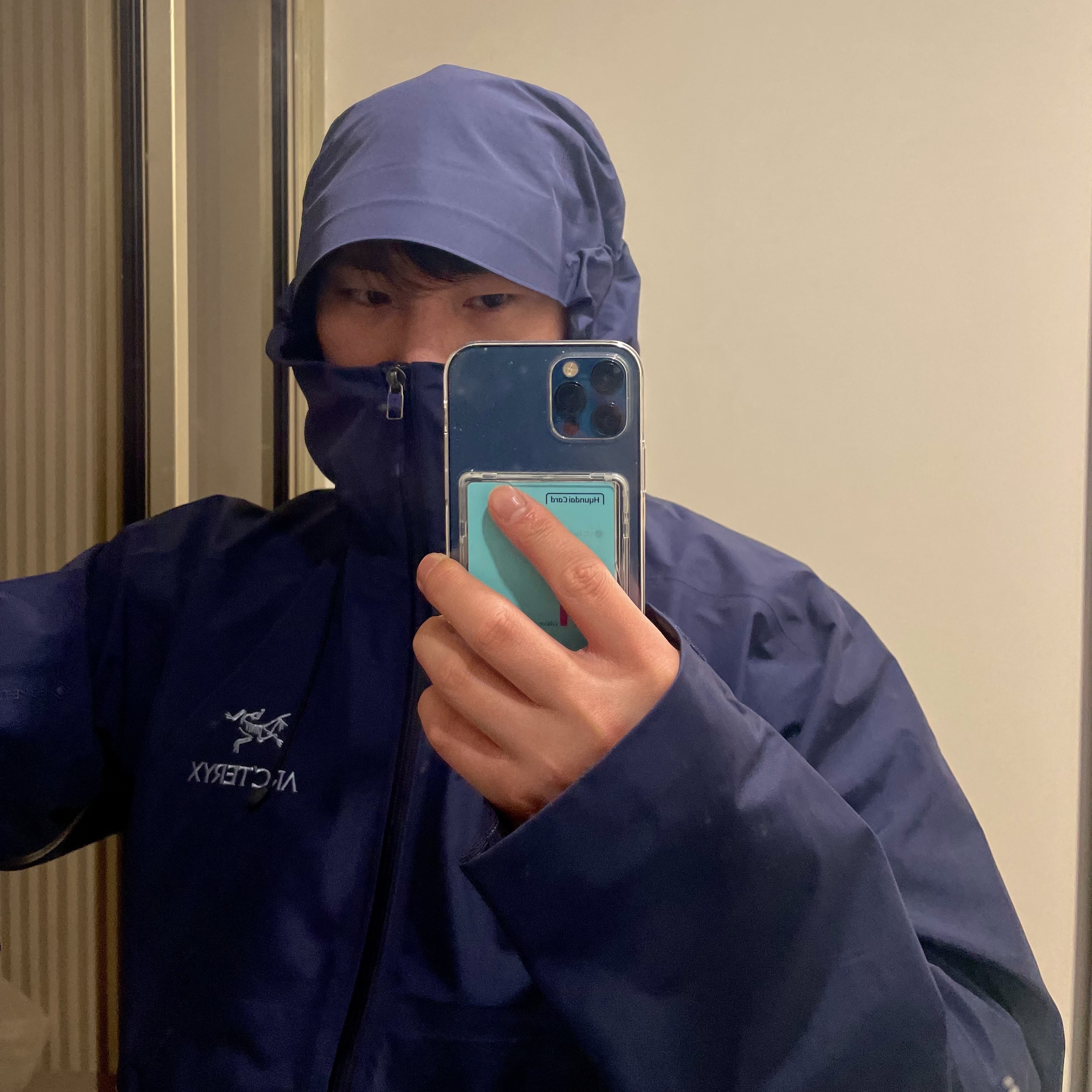 Arc'teryx Beta LT Jacket Black Sapphire 착용 스타일