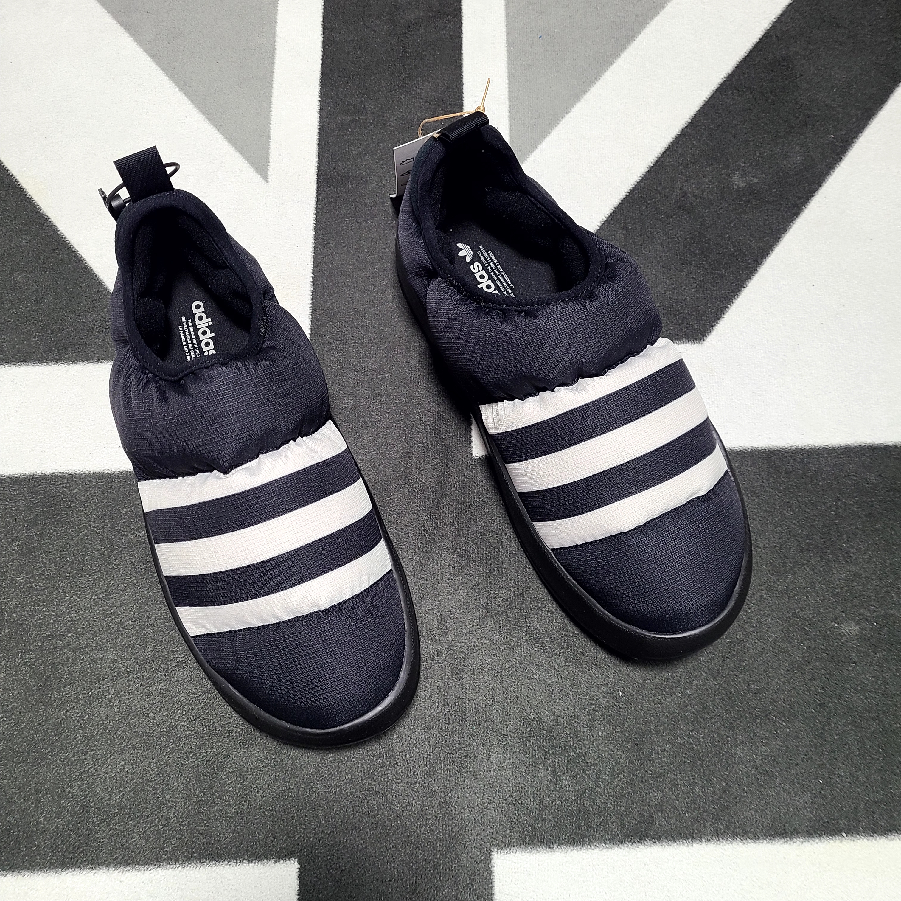 Adidas Puffylette Core Black 착용 스타일 - 1