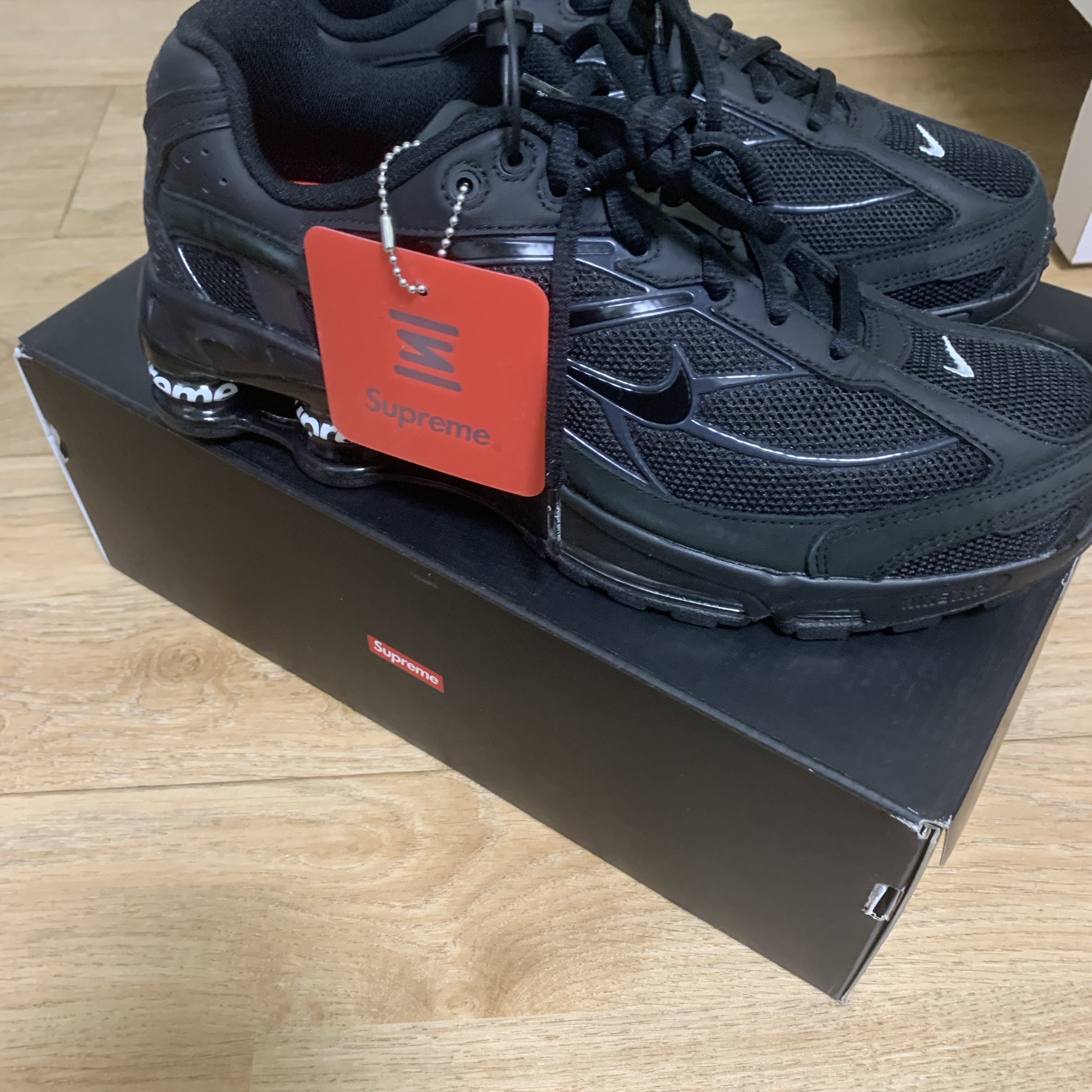 Nike x Supreme Shox Ride 2 SP Black 착용 스타일 - 1