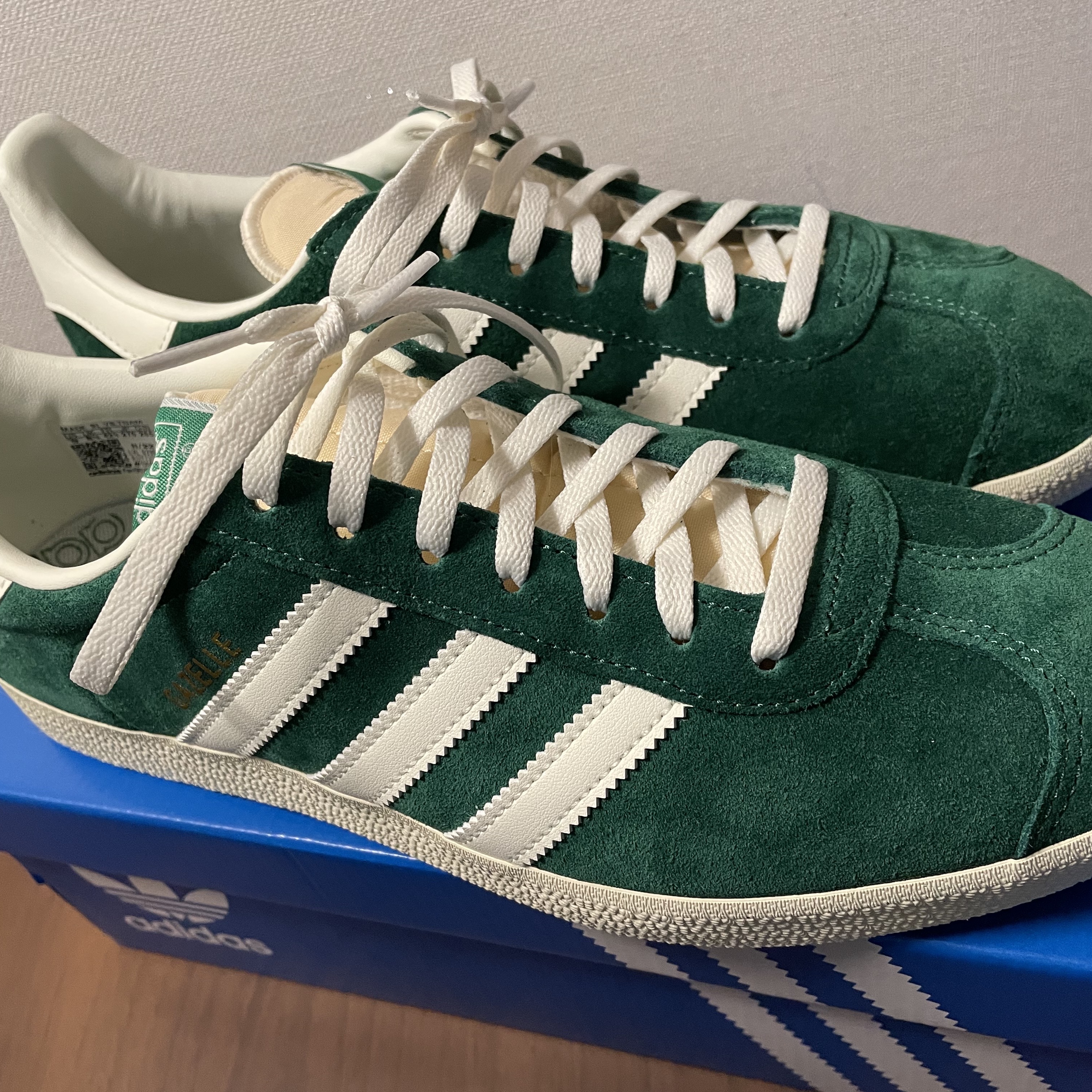 Adidas Gazelle Dark Green Cream White 착용 스타일