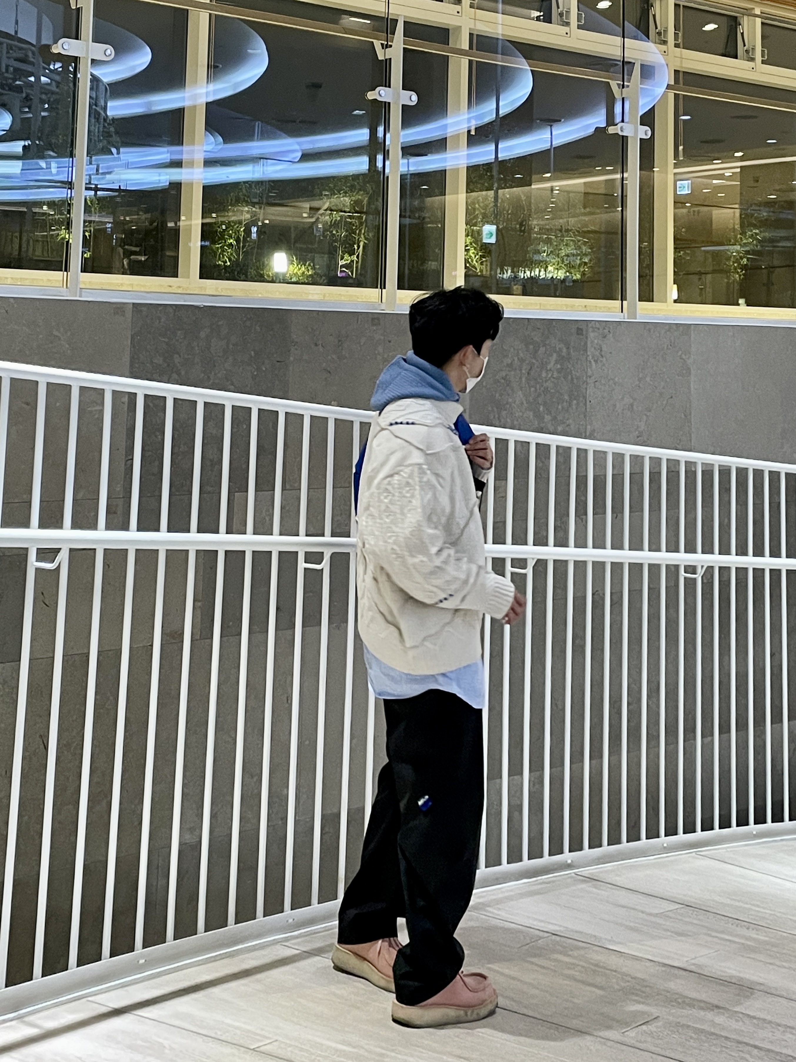 Zara x Ader Error Patchwork Oversize Knit Sweater Cream, Zara x Ader Error Striped Poplin Shirt Stripe 착용 스타일 - 2