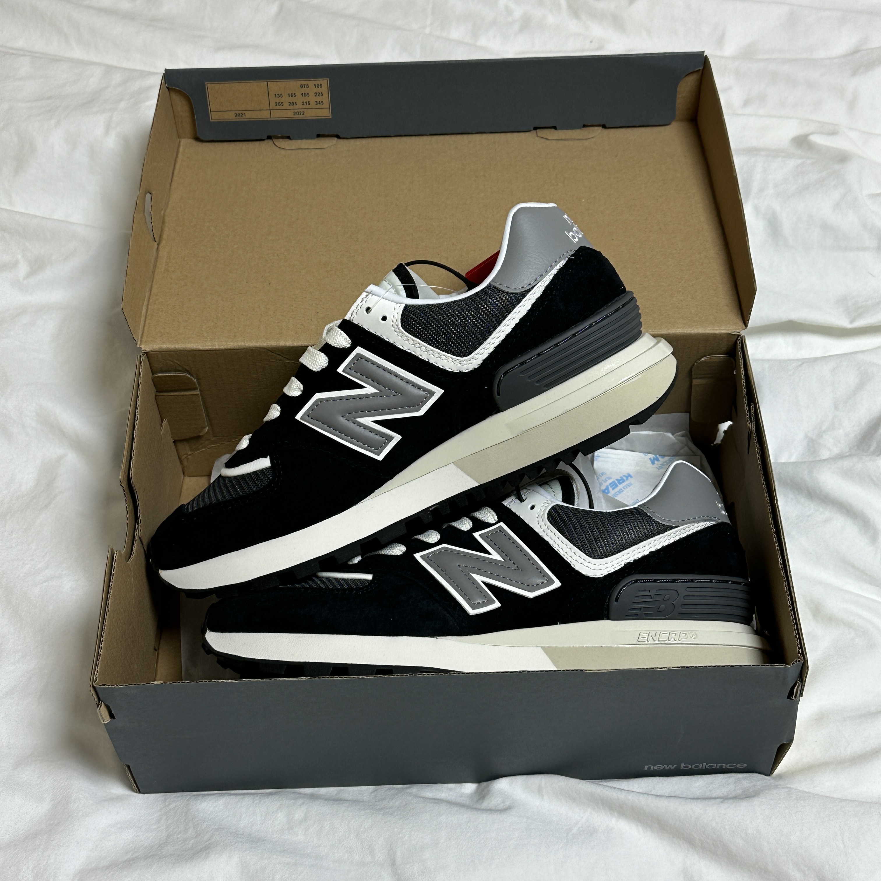 New Balance 574 Legacy Black 착용 스타일 - 2