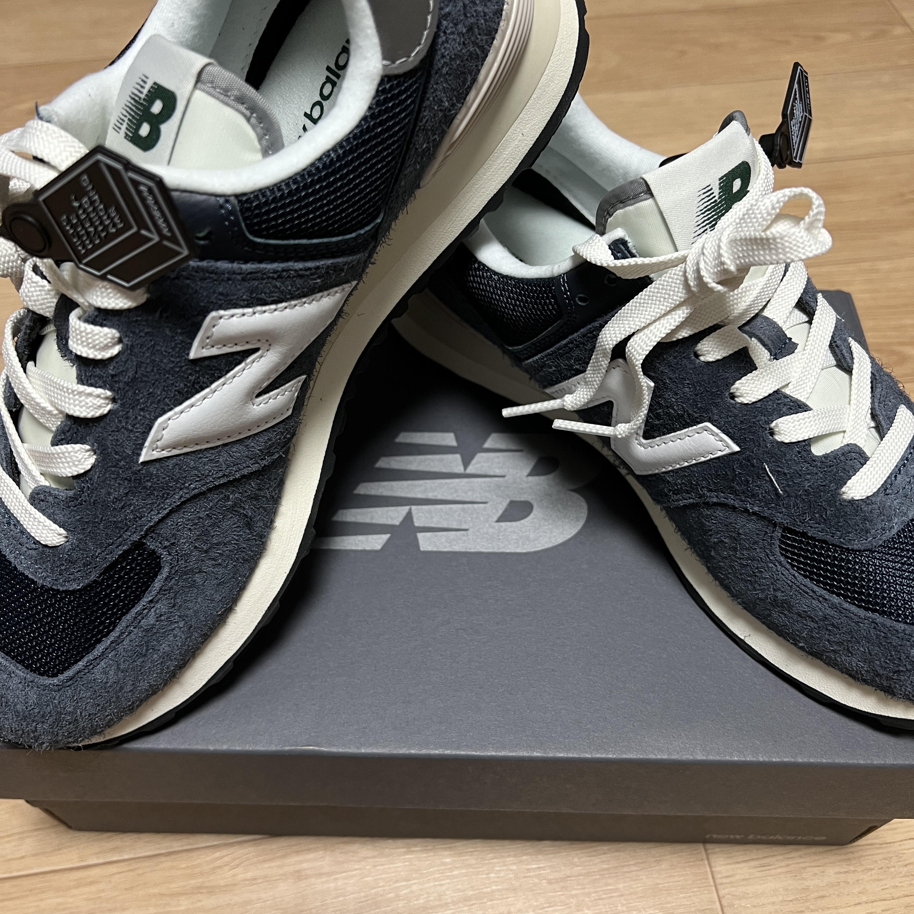 New Balance 574 Heritage Navy 착용 스타일