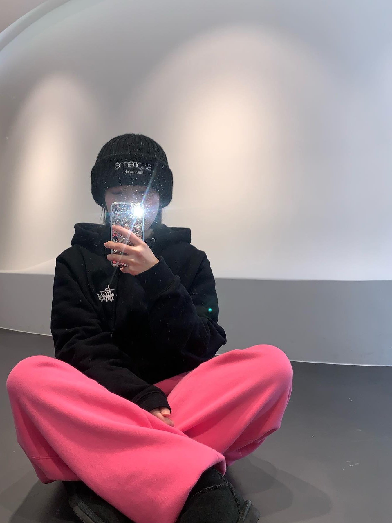 Supreme Ribbed Beanie Black - 22FW, Supreme Ribbed Beanie Cream - 22FW 착용 스타일