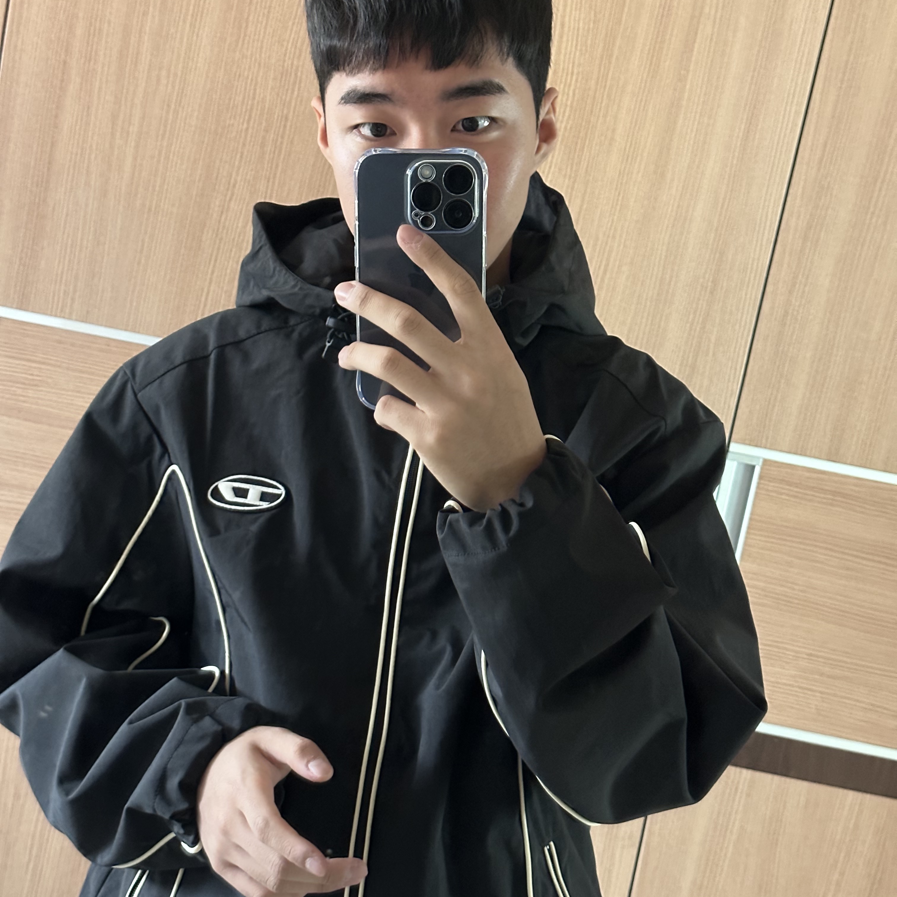 Diesel J-Hives Windbreaker with Contrast Piping Black 착용 스타일