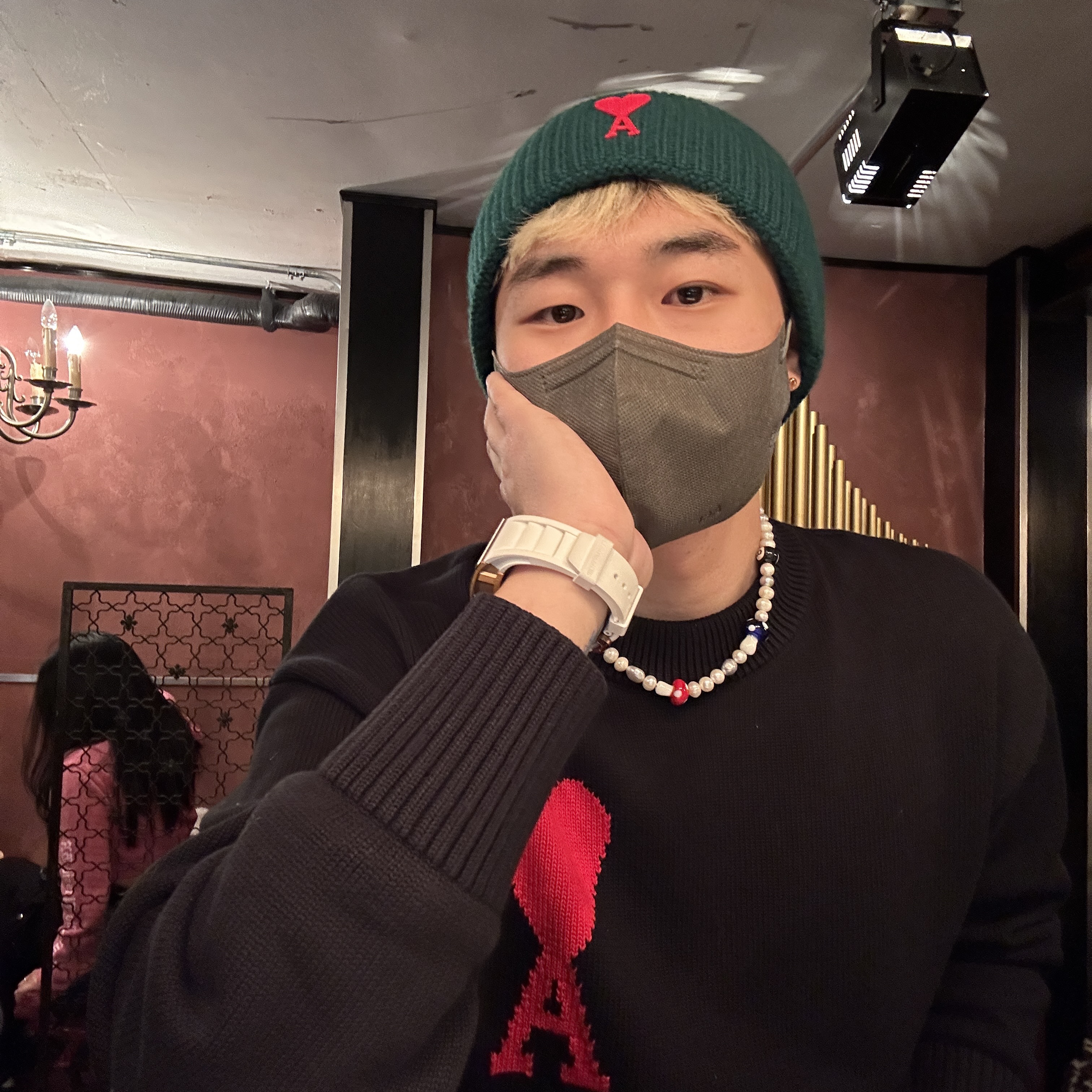 AMI de Coeur Oversize Sweater Black - 22SS, AMI de Coeur Beanie Green 착용 스타일 - 1
