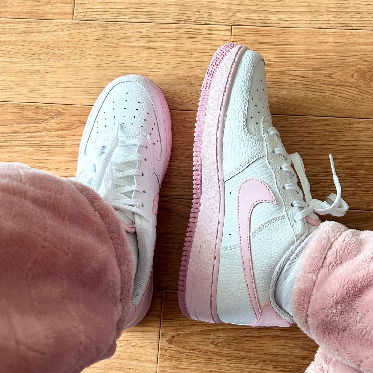 (GS) Nike Air Force 1 White Pink 착용 스타일
