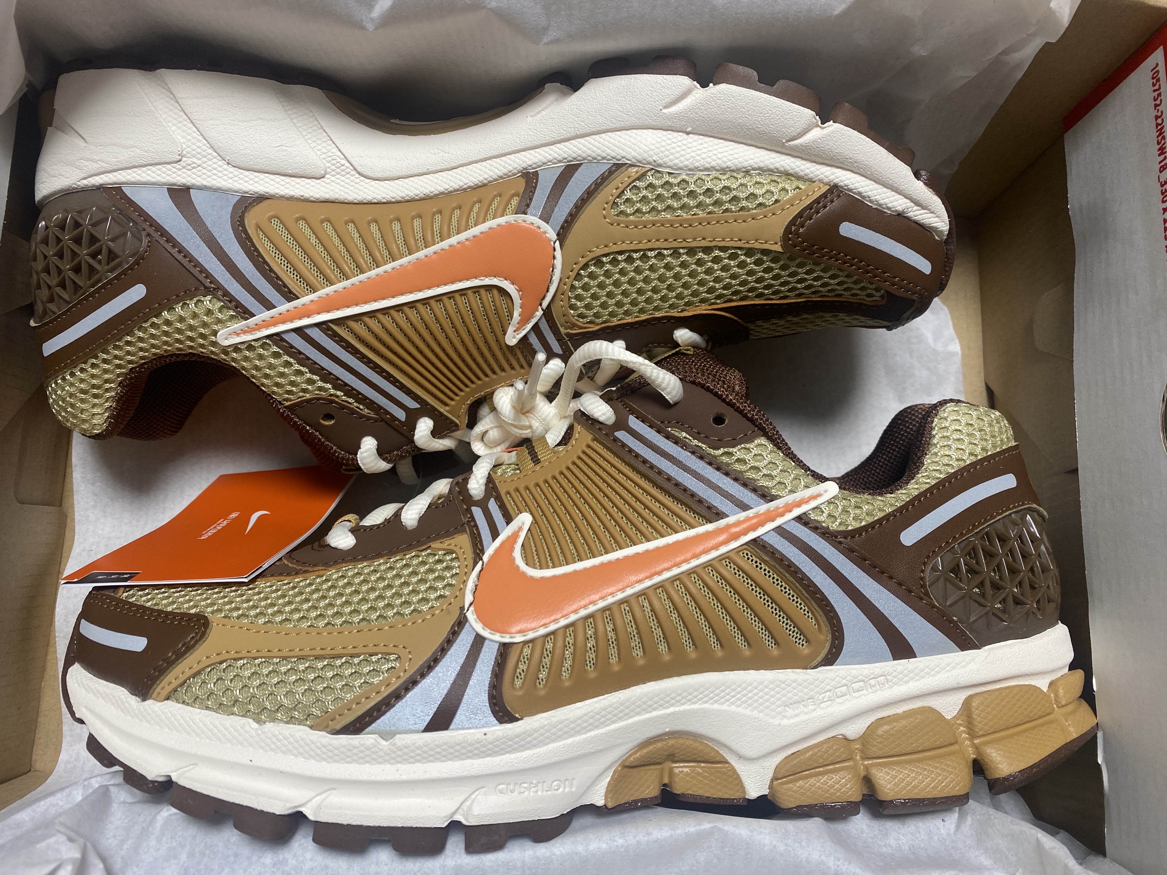 Nike Zoom Vomero 5 Wheat Grass and Cacao Wow 착용 스타일
