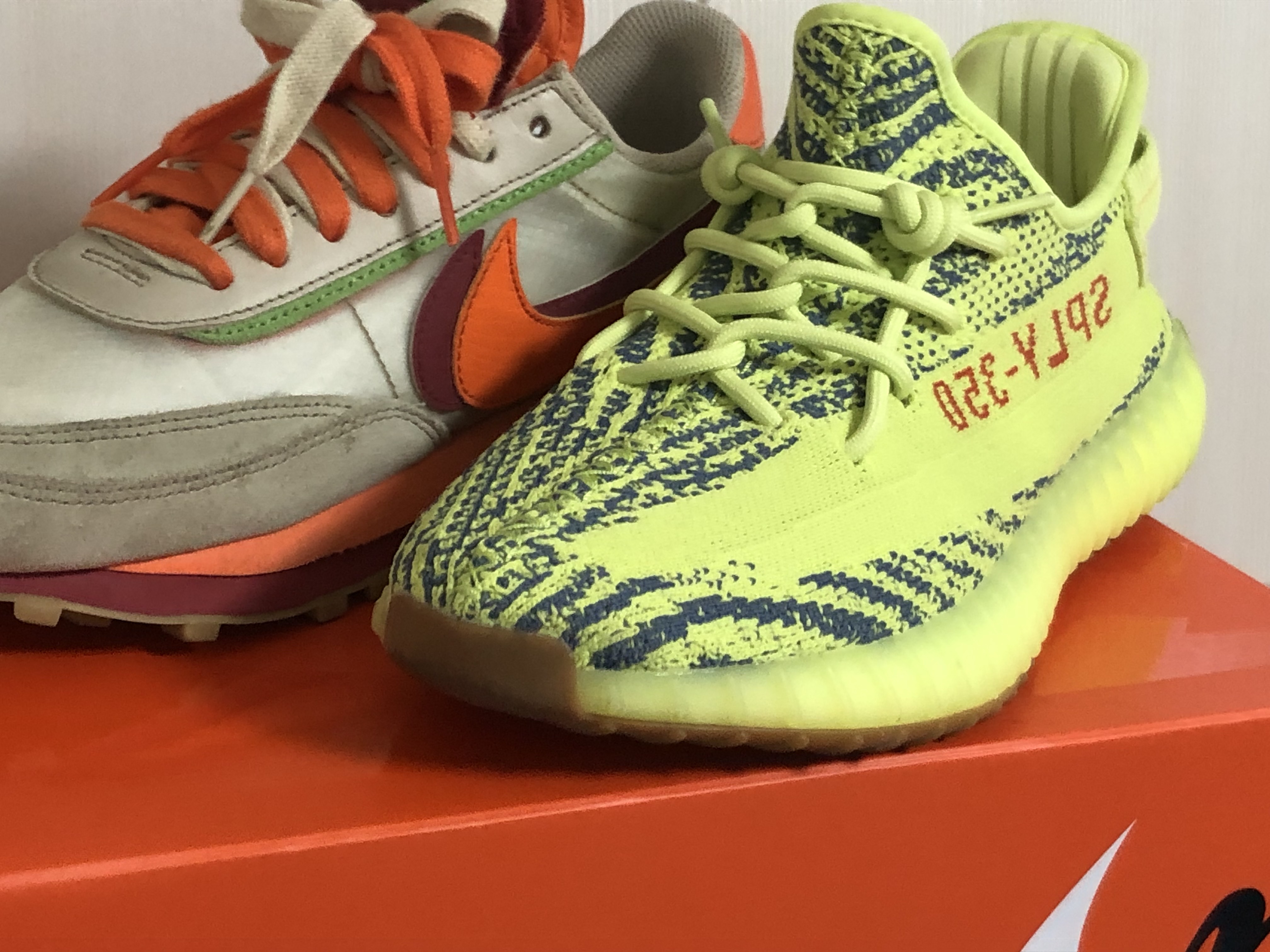 Nike x Sacai x Clot LDWaffle Orange Blaze, Adidas Yeezy Boost 350 V2 Semi Frozen Yellow 착용 스타일
