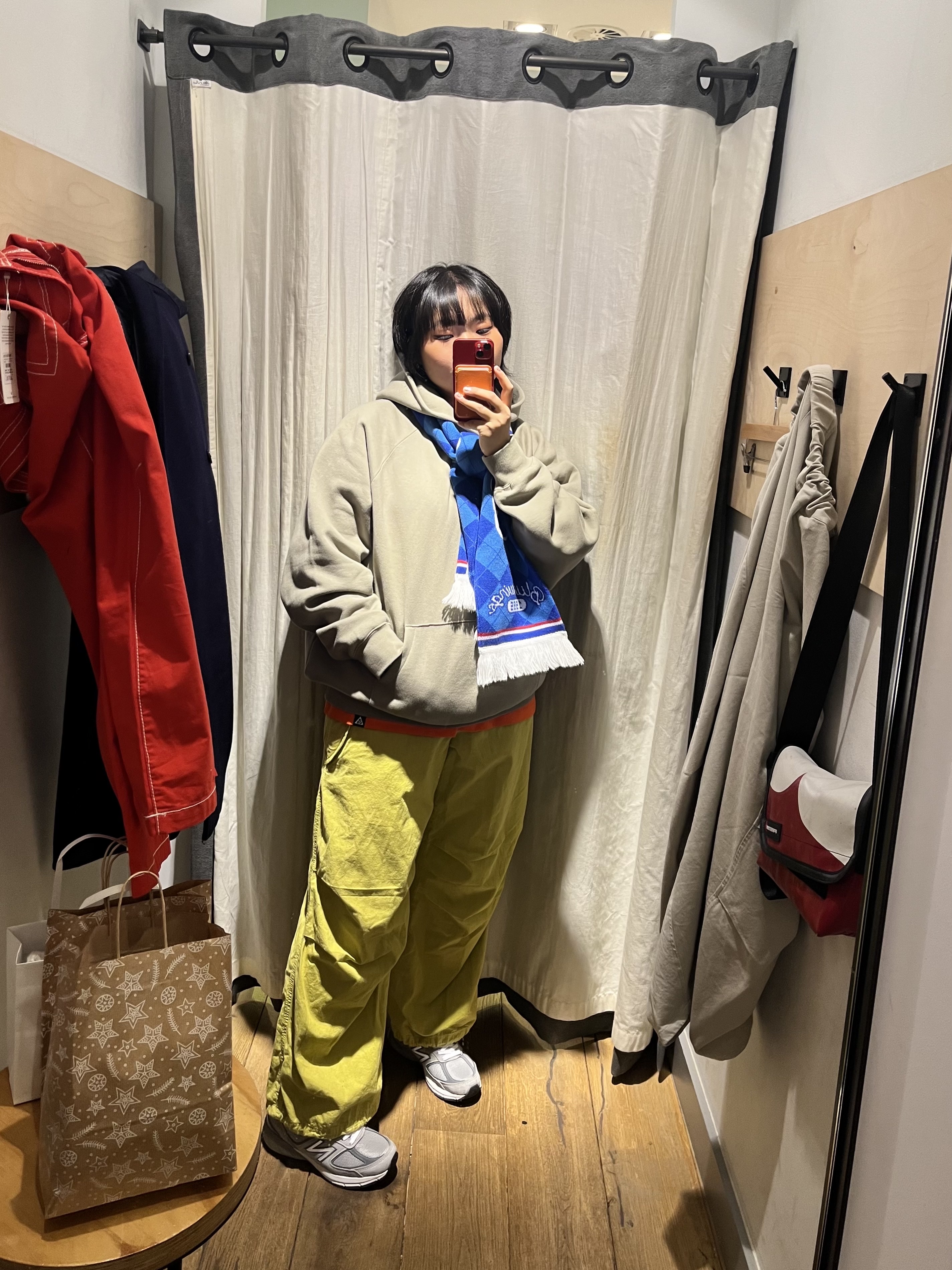 Essentials Pull-Over Hoodie Pistachio - 21FW 착용 스타일 - 1