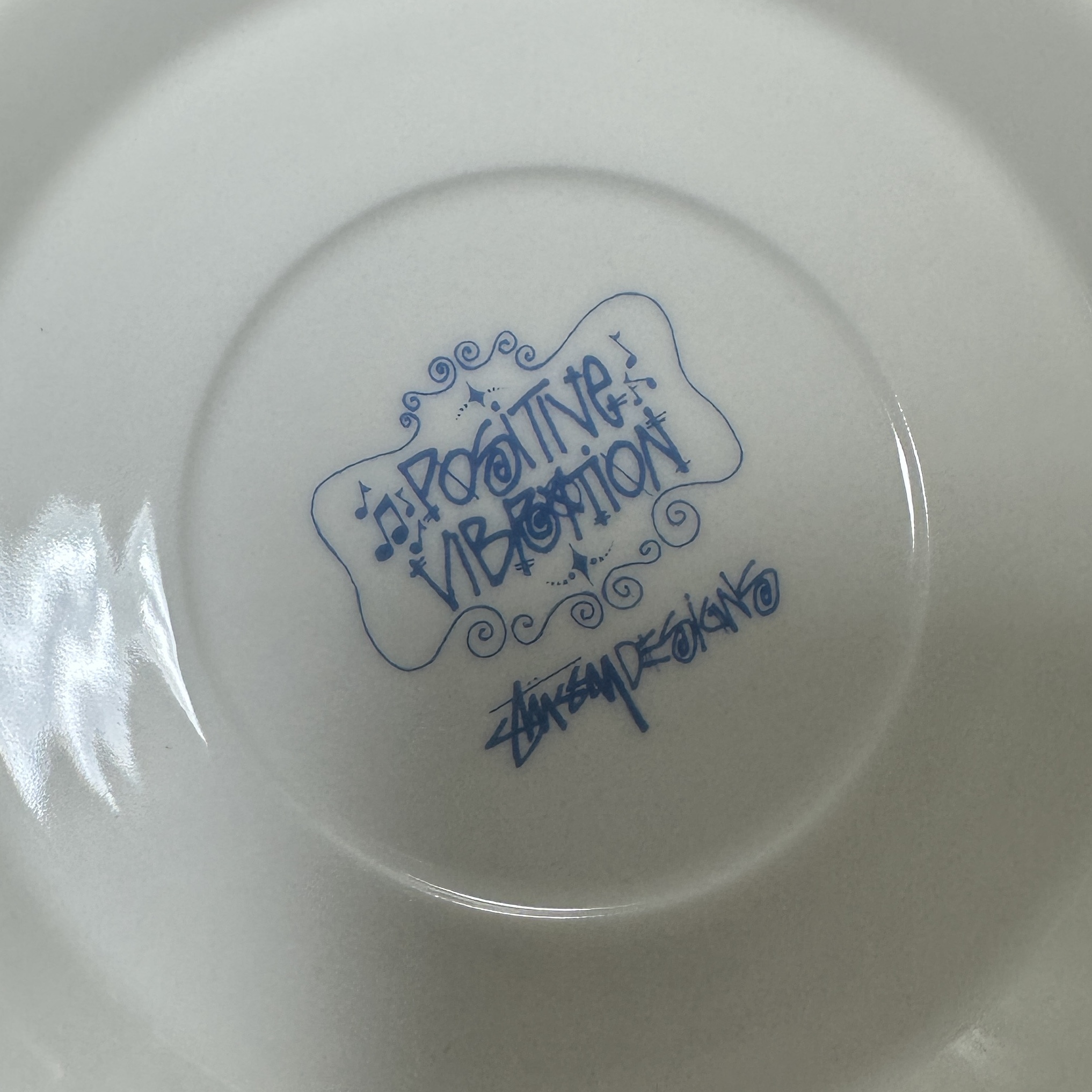 Stussy Positive Vibration Cup & Saucer White 착용 스타일