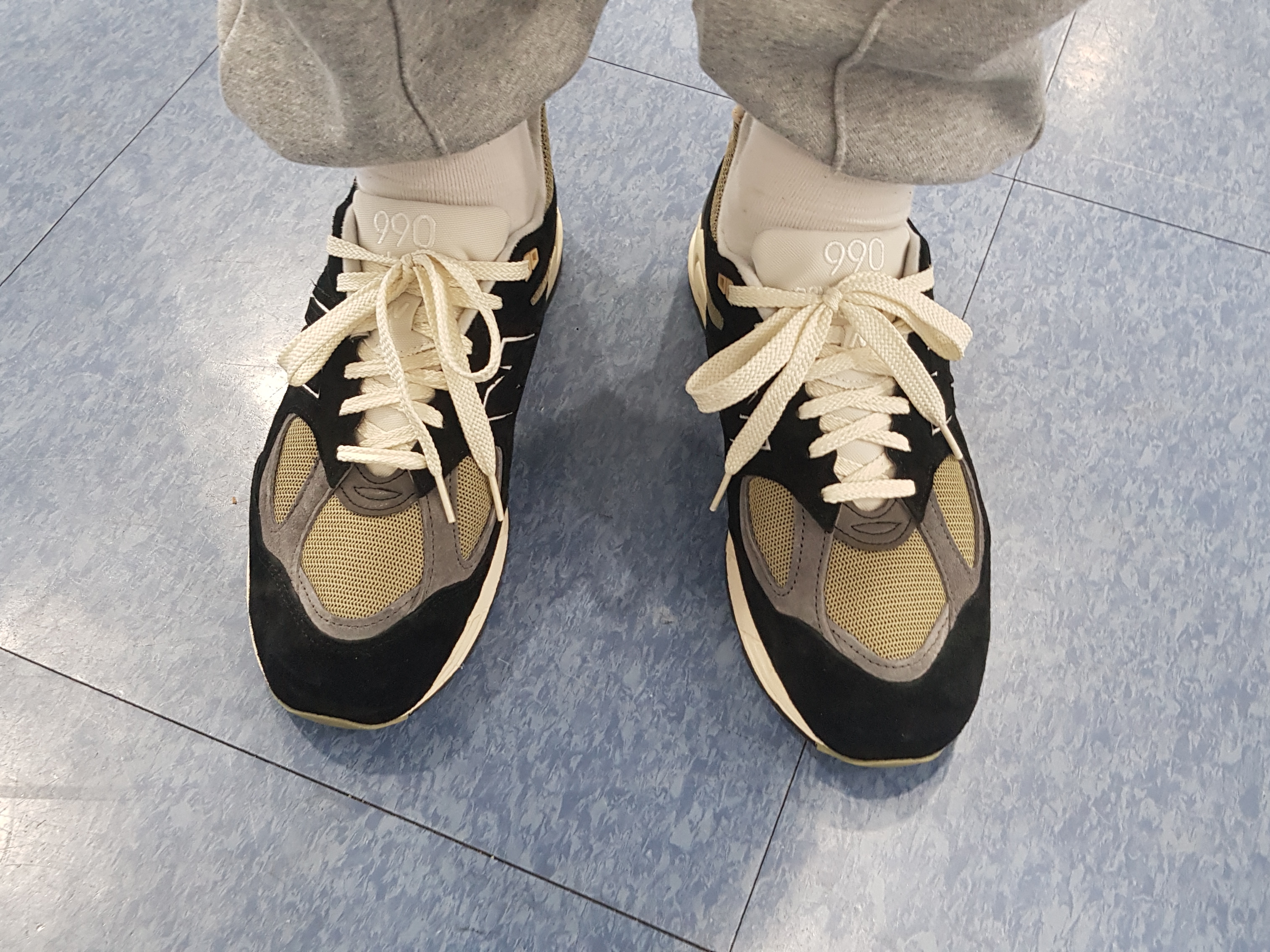 New Balance 990v2 Made in USA Black True camo 착용 스타일
