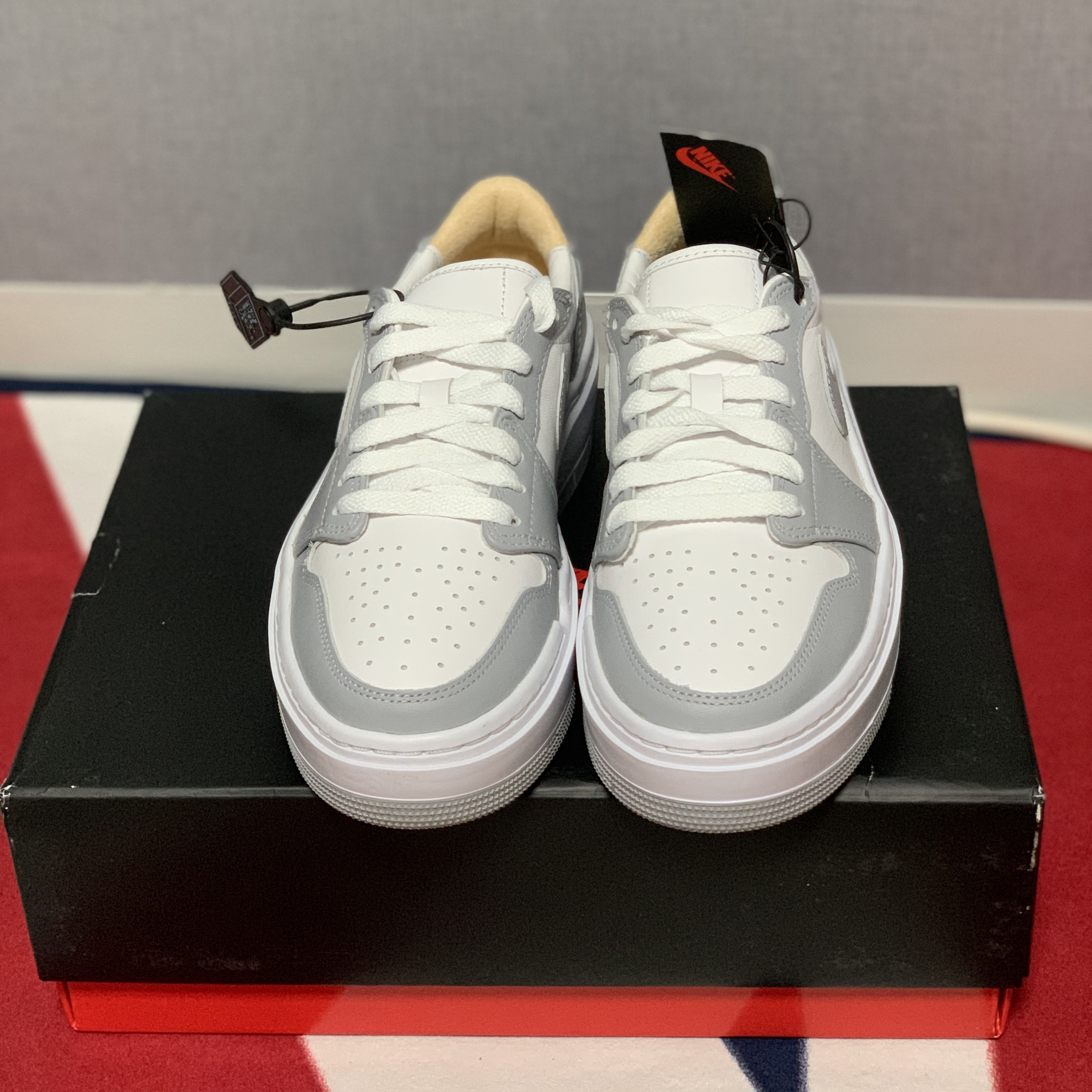 (W) Jordan 1 Elevate Low White and Wolf Grey 착용 스타일 - 1