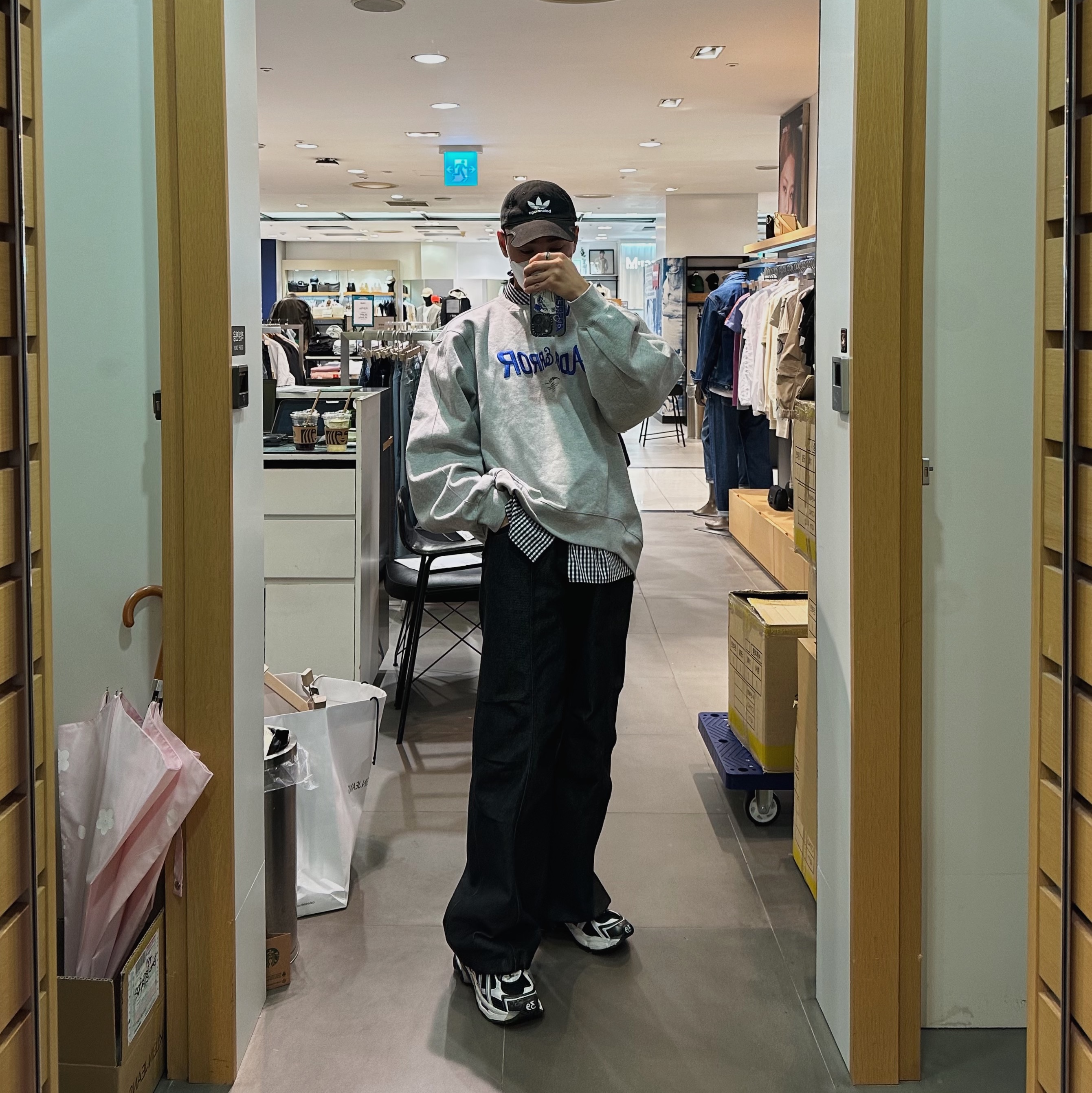 Ader Error Verif Logo Sweatshirt Grey, Balenciaga x Adidas Cap Black 착용 스타일