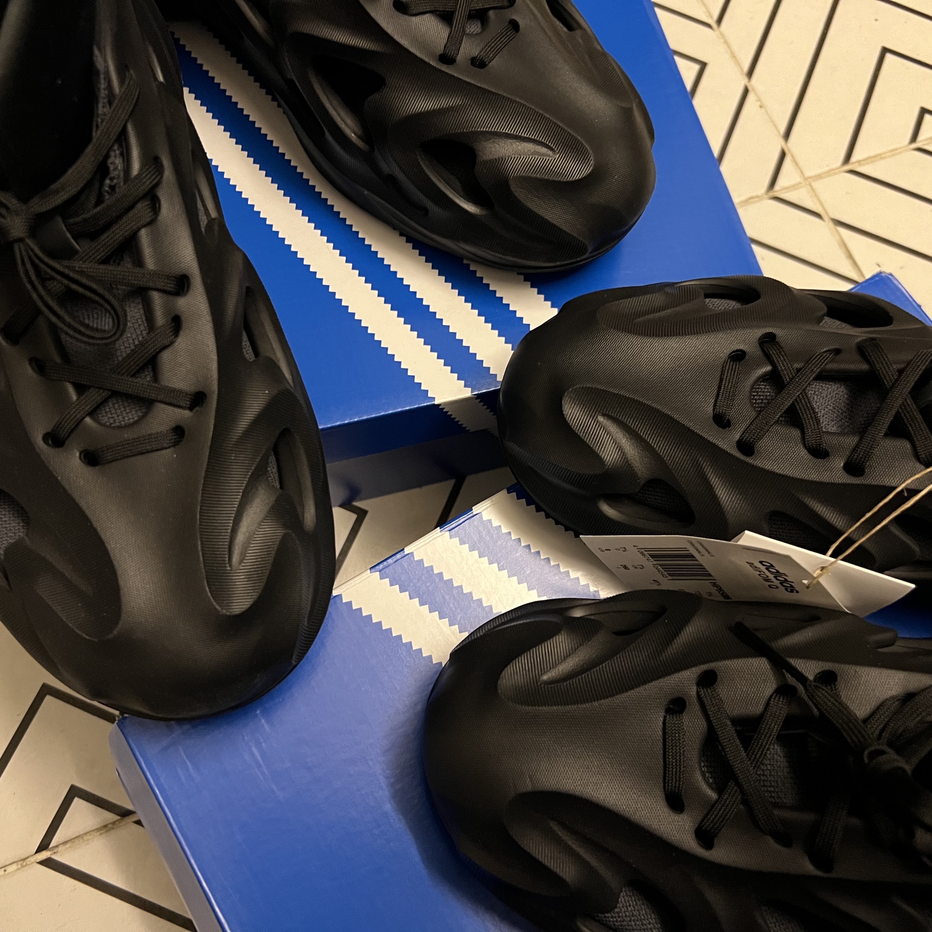 Adidas Adifom Q Core Black Carbon 착용 스타일