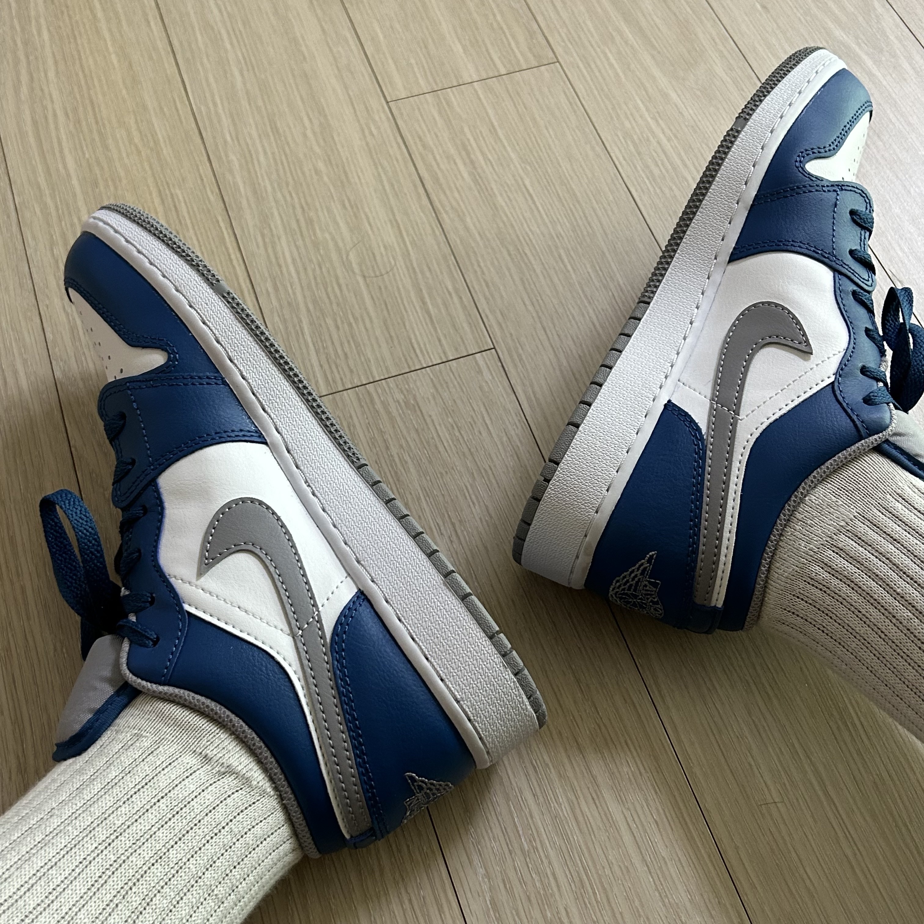 (GS) Jordan 1 Low True Blue Cement Grey 착용 스타일 - 2