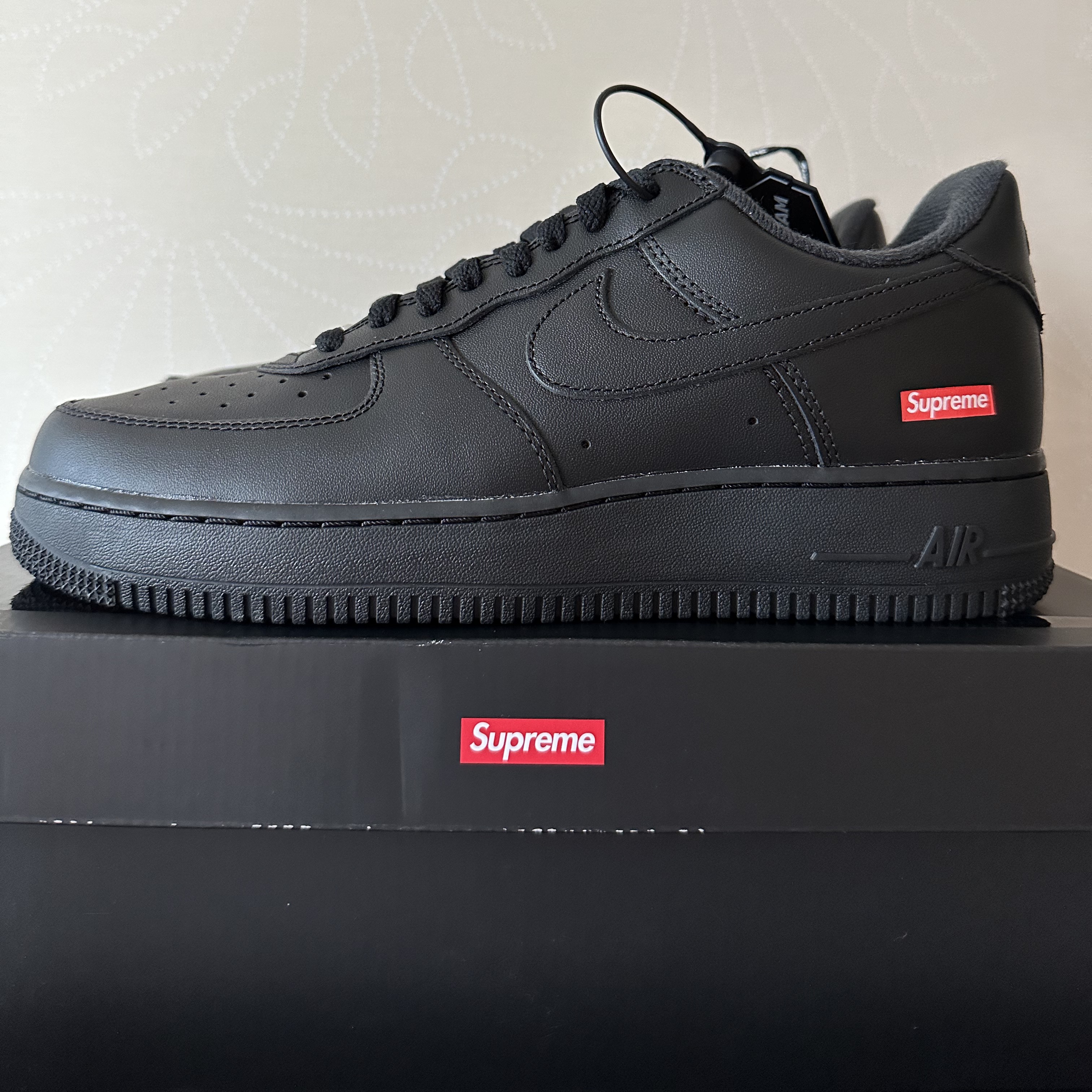 Nike x Supreme Air Force 1 Low Black 착용 스타일