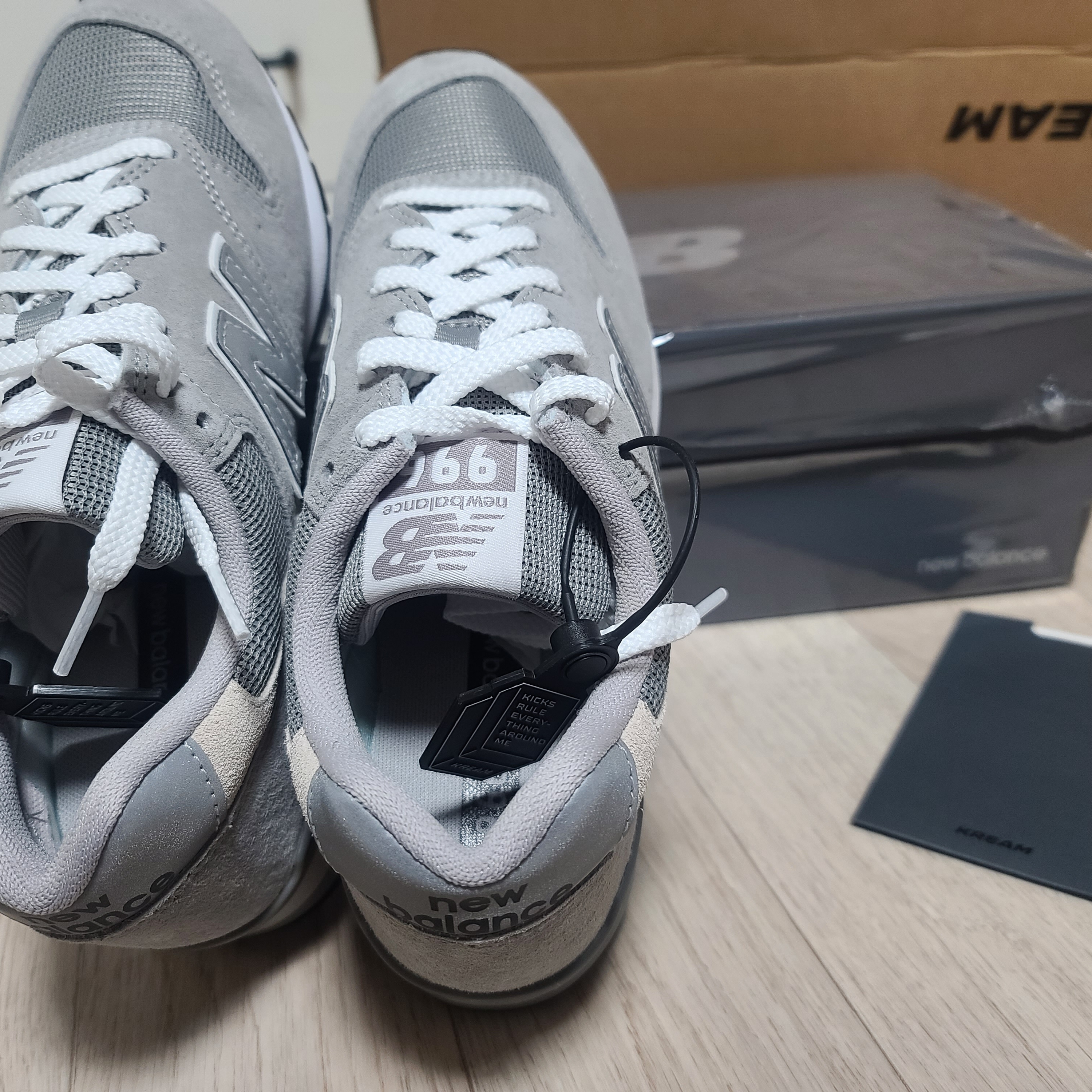 New Balance 996 Grey 착용 스타일 - 2