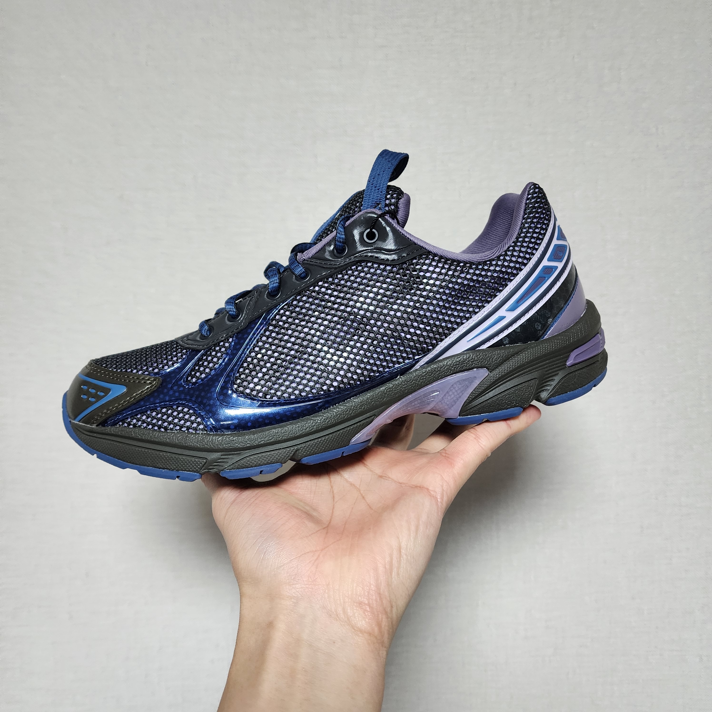 Asics UB4-S Gel-1130 Graphite Grey 착용 스타일 - 2