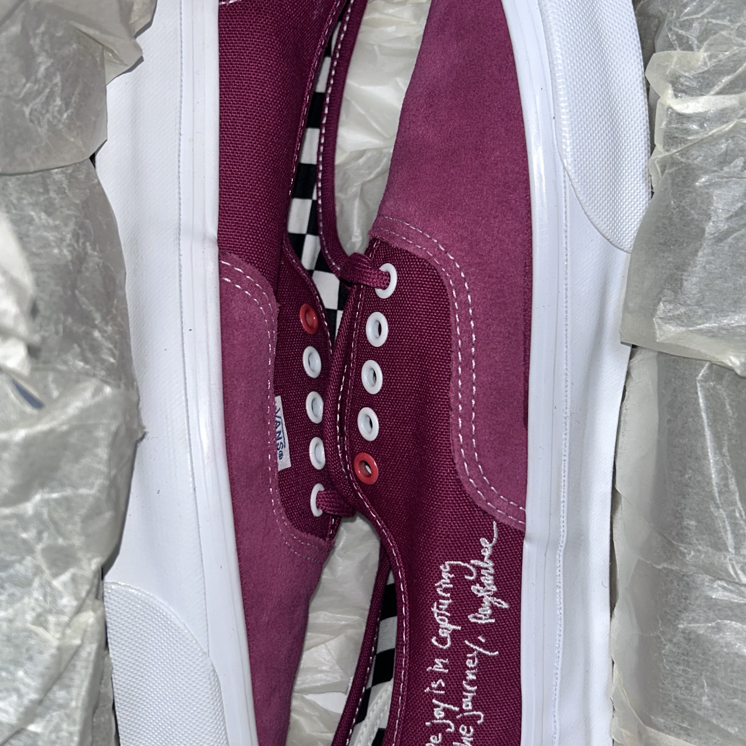 Vans Vault x Ray Barbee Leica OG Authentic LX Dark Red 착용 스타일 - 3