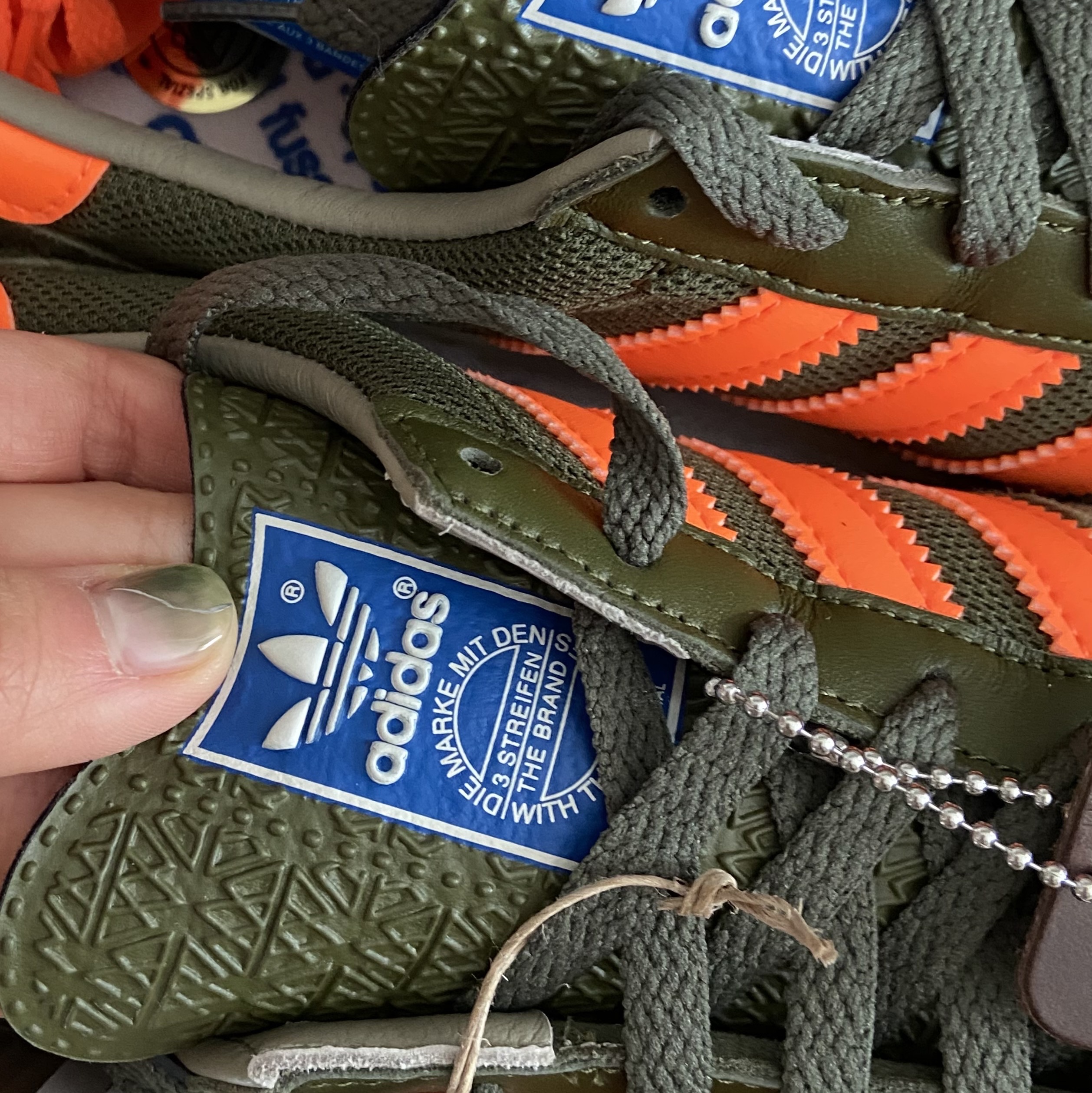 Adidas Spezial Barrowland Dust Green Orange 착용 스타일 - 2