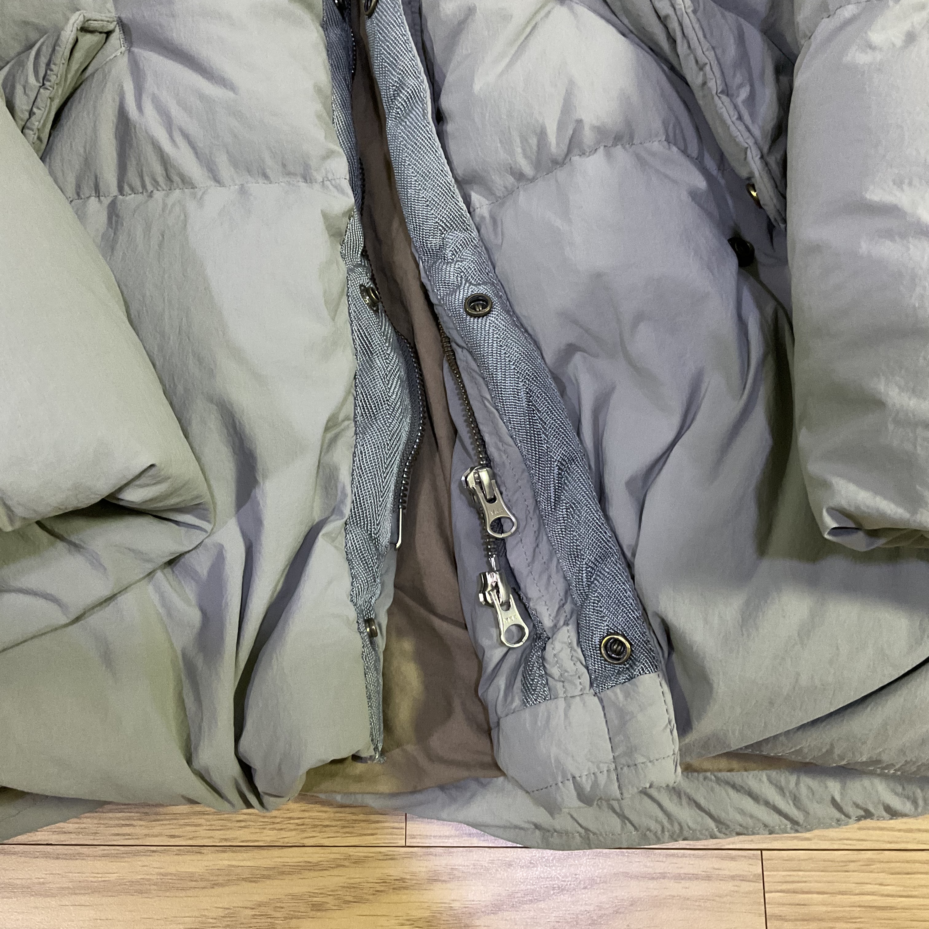 Ten C Artic Down Parka Grey V2 - 22FW (Cultizm Exclusive) 착용 스타일 - 3