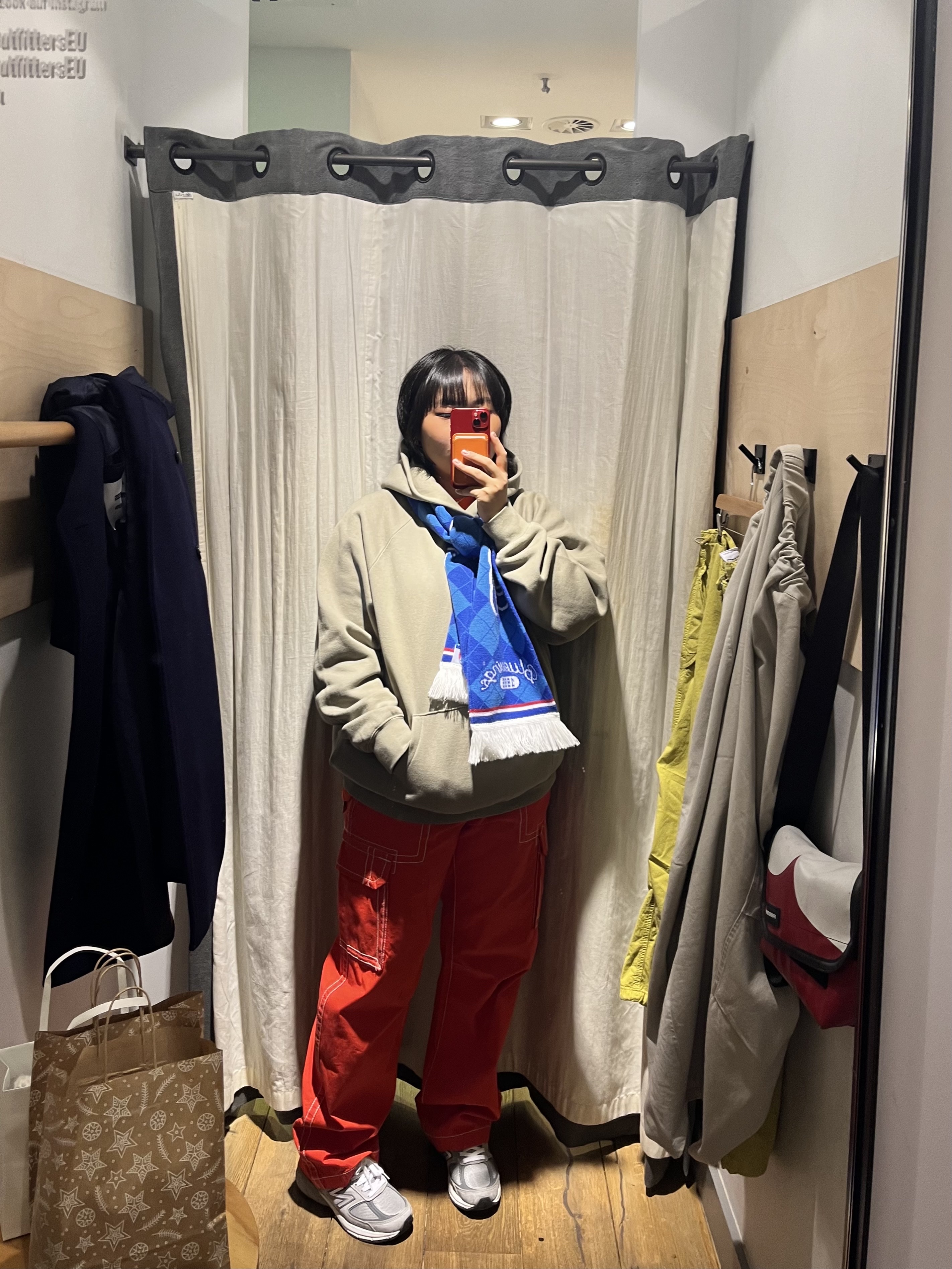 Essentials Pull-Over Hoodie Pistachio - 21FW 착용 스타일 - 2