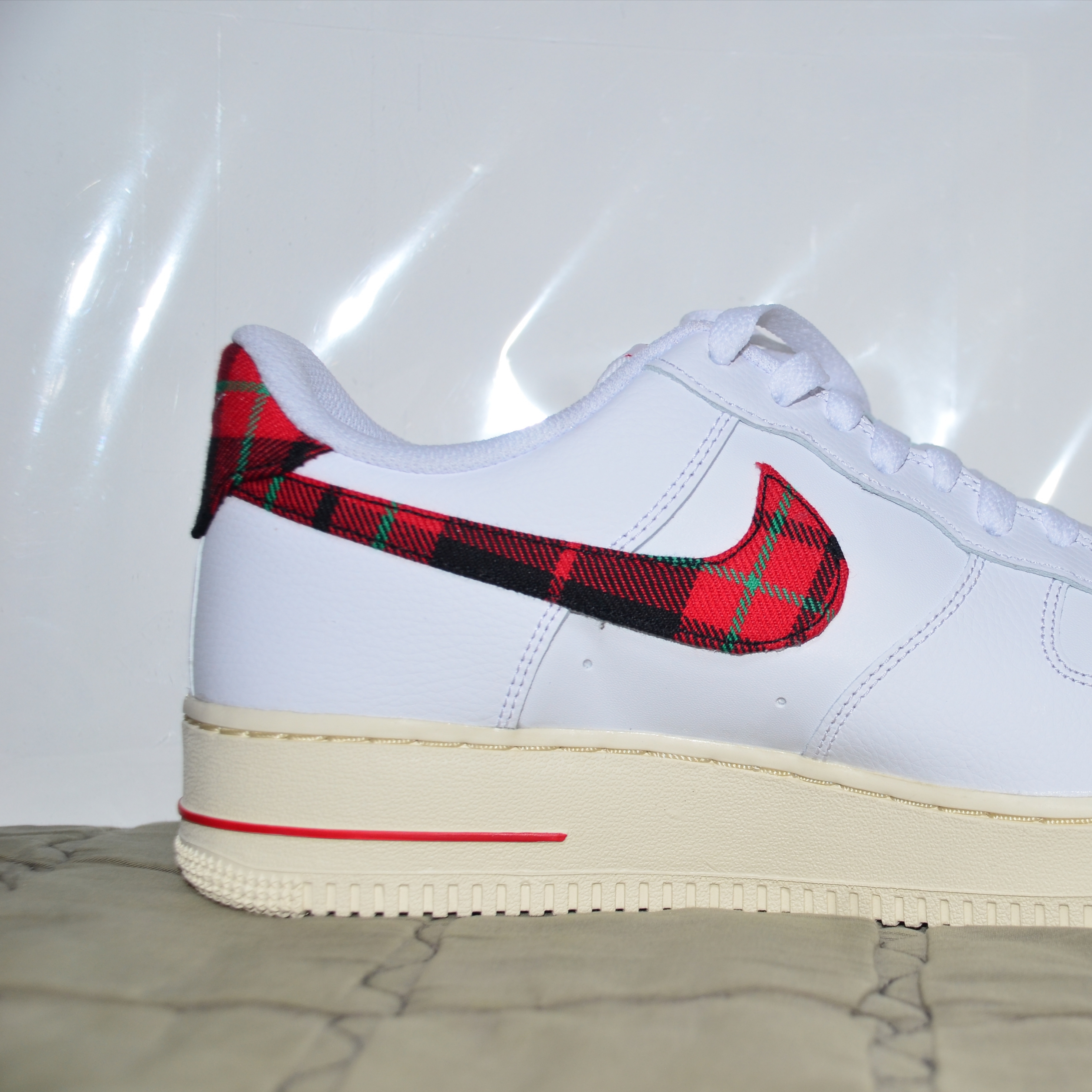 Nike Air Force 1 Low University Red Stadium Green 착용 스타일 - 1