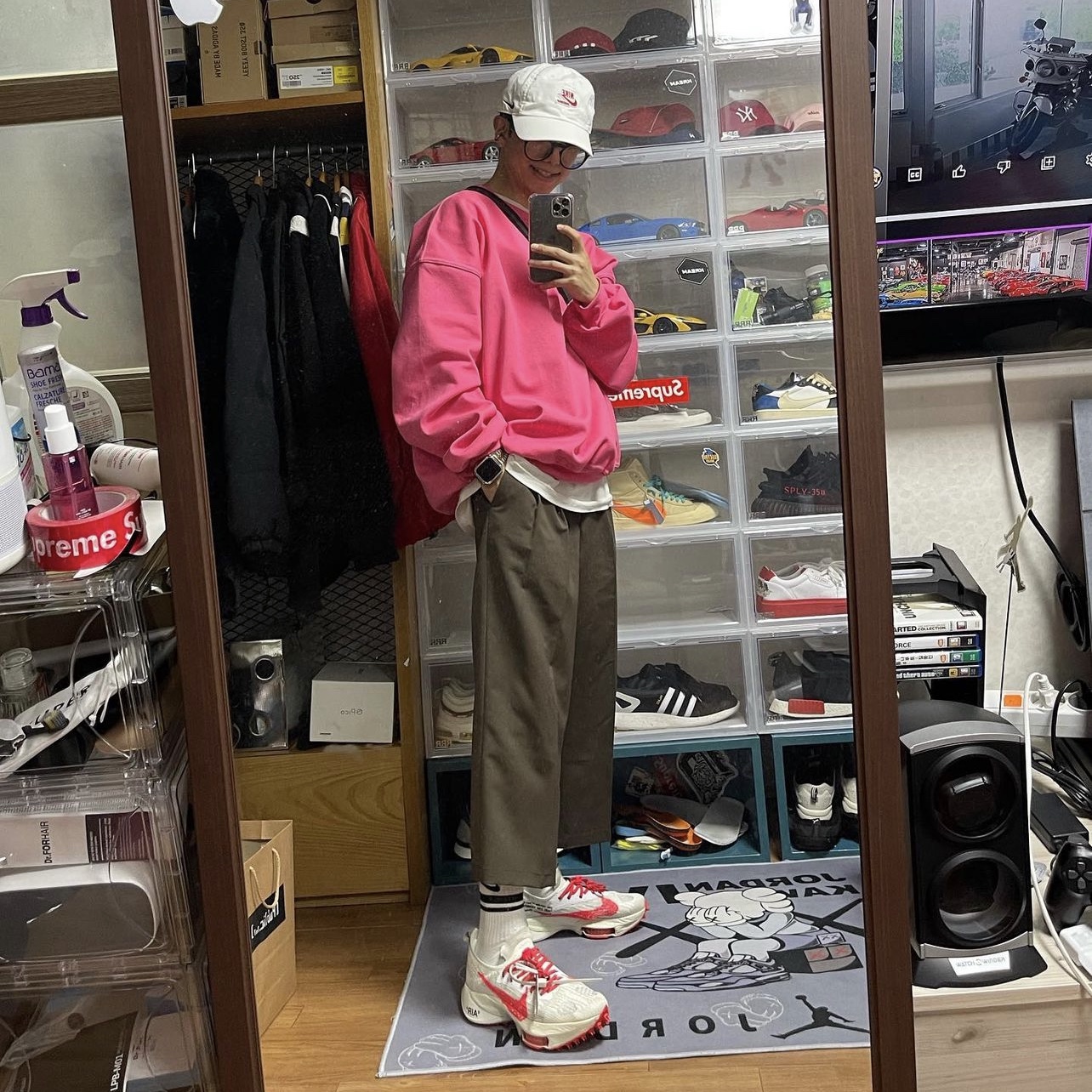 Nike x Off-White Air Zoom Tempo Next% Solar Red 착용 스타일