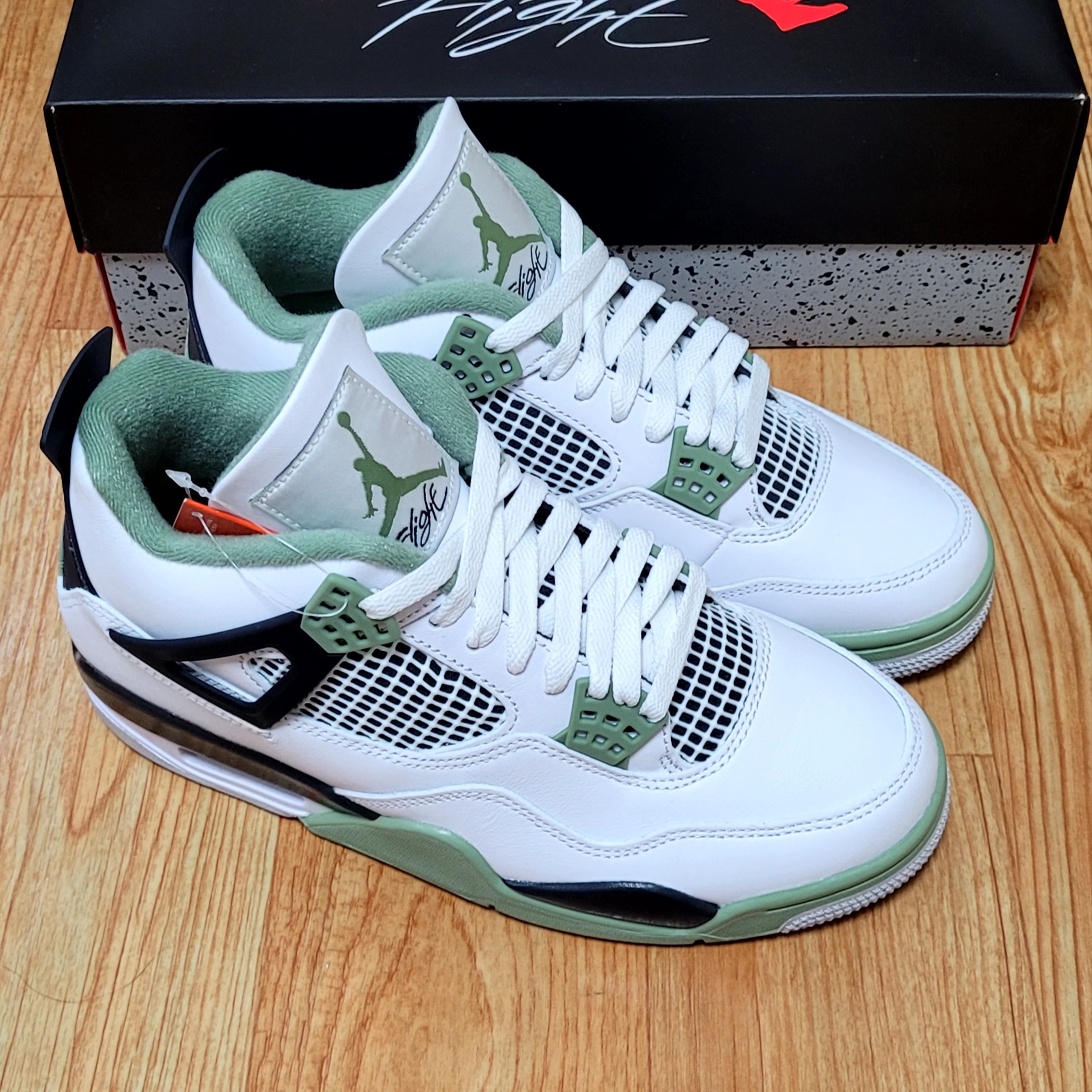 (W) Jordan 4 Retro Oil Green 착용 스타일 - 2