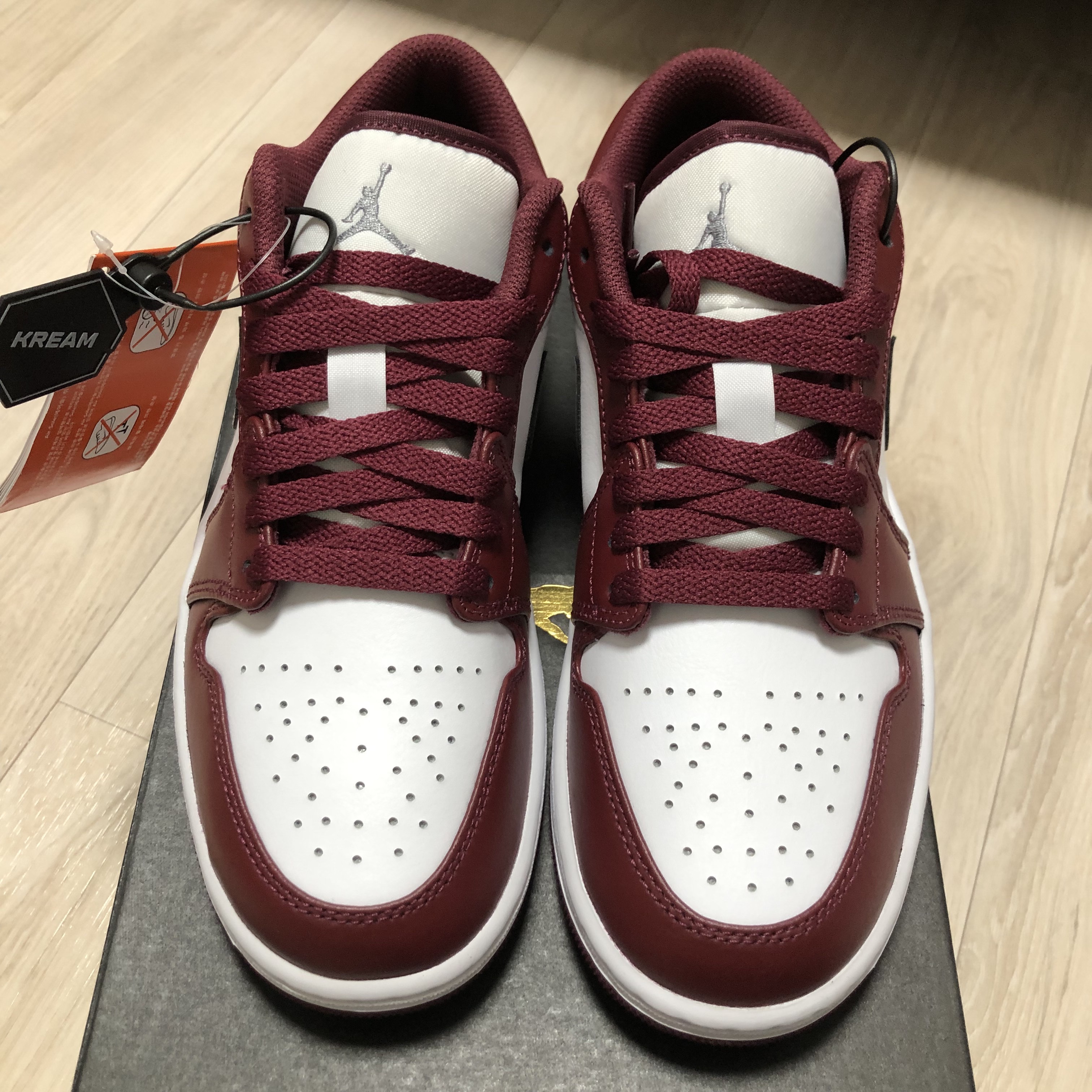 Jordan 1 Low Cherrywood Red 착용 스타일 - 2