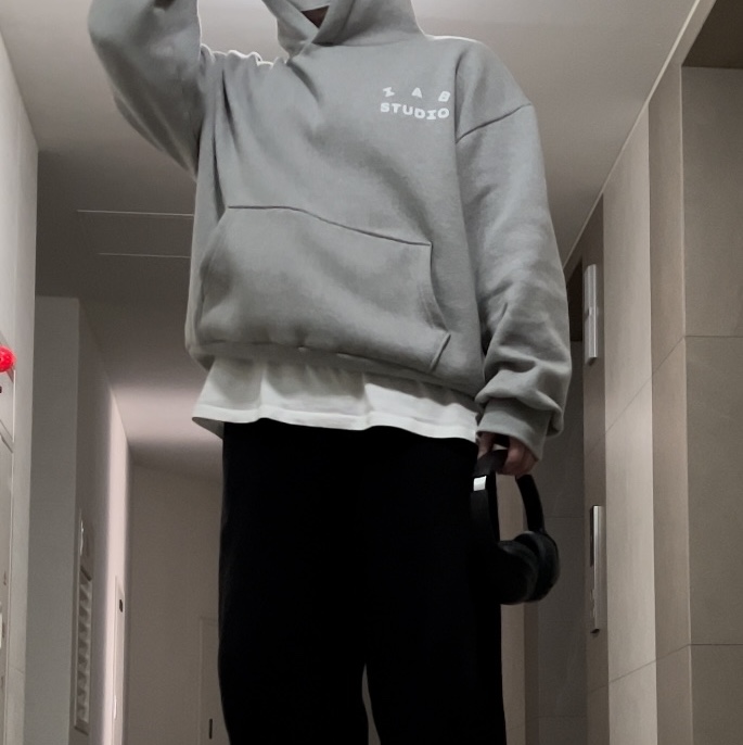 IAB Studio Hoodie Gray - 21SS, Sony WH-1000XM4 Black (Korean Ver.) 착용 스타일