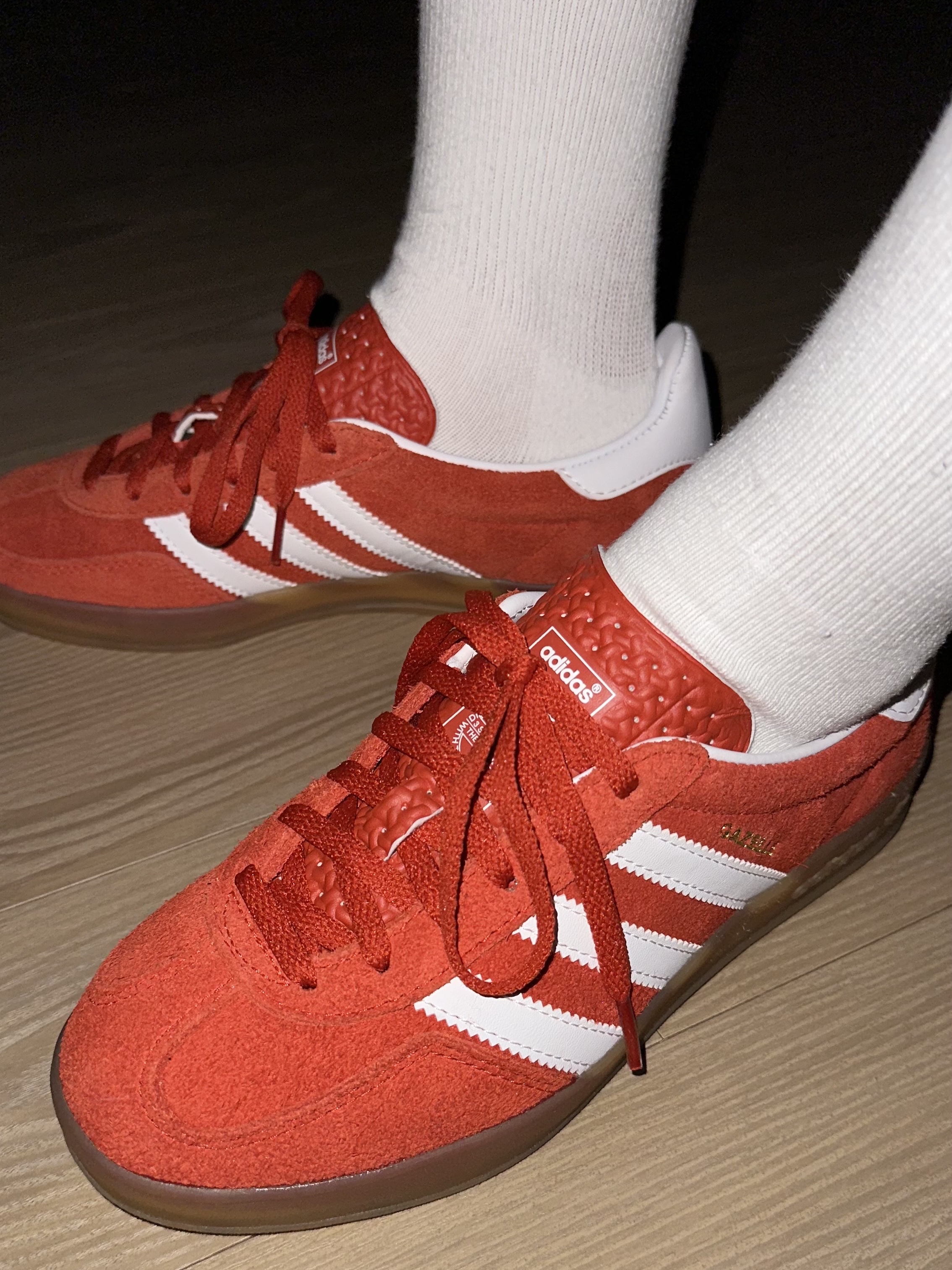 (W) Adidas Gazelle Indoor Bold Orange Cloud White 착용 스타일