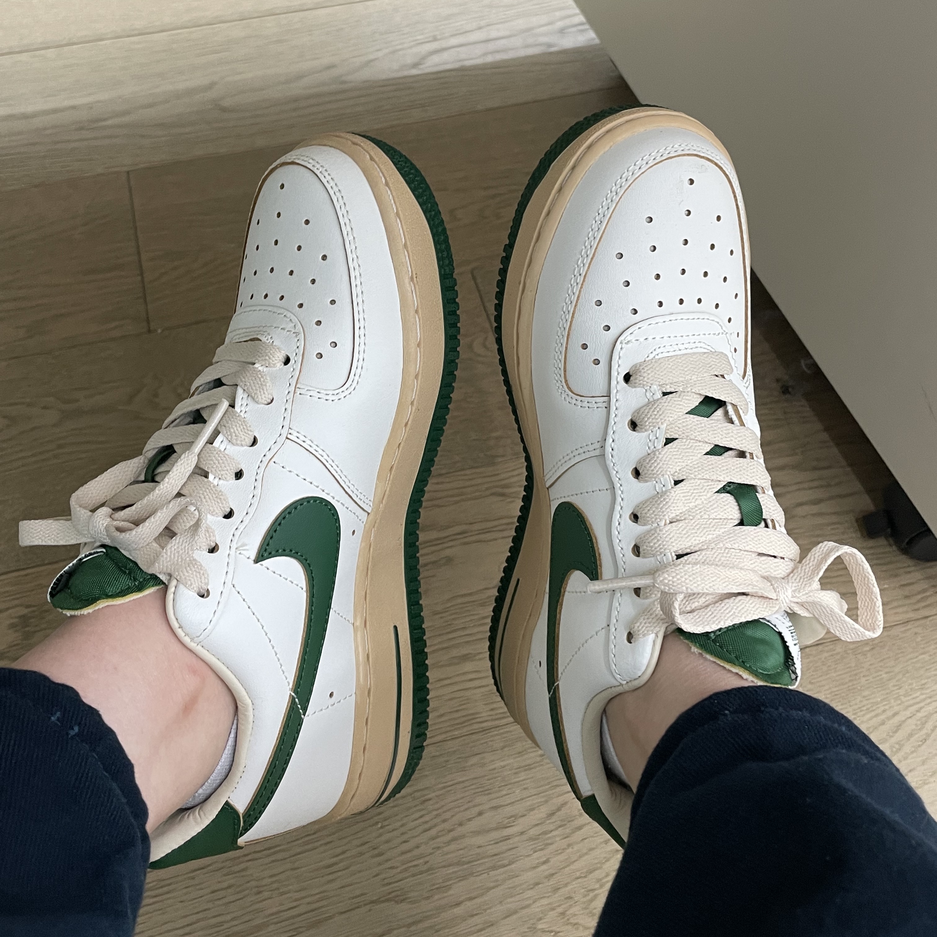 (W) Nike Air Force 1 Low Gorge Green 착용 스타일 - 1
