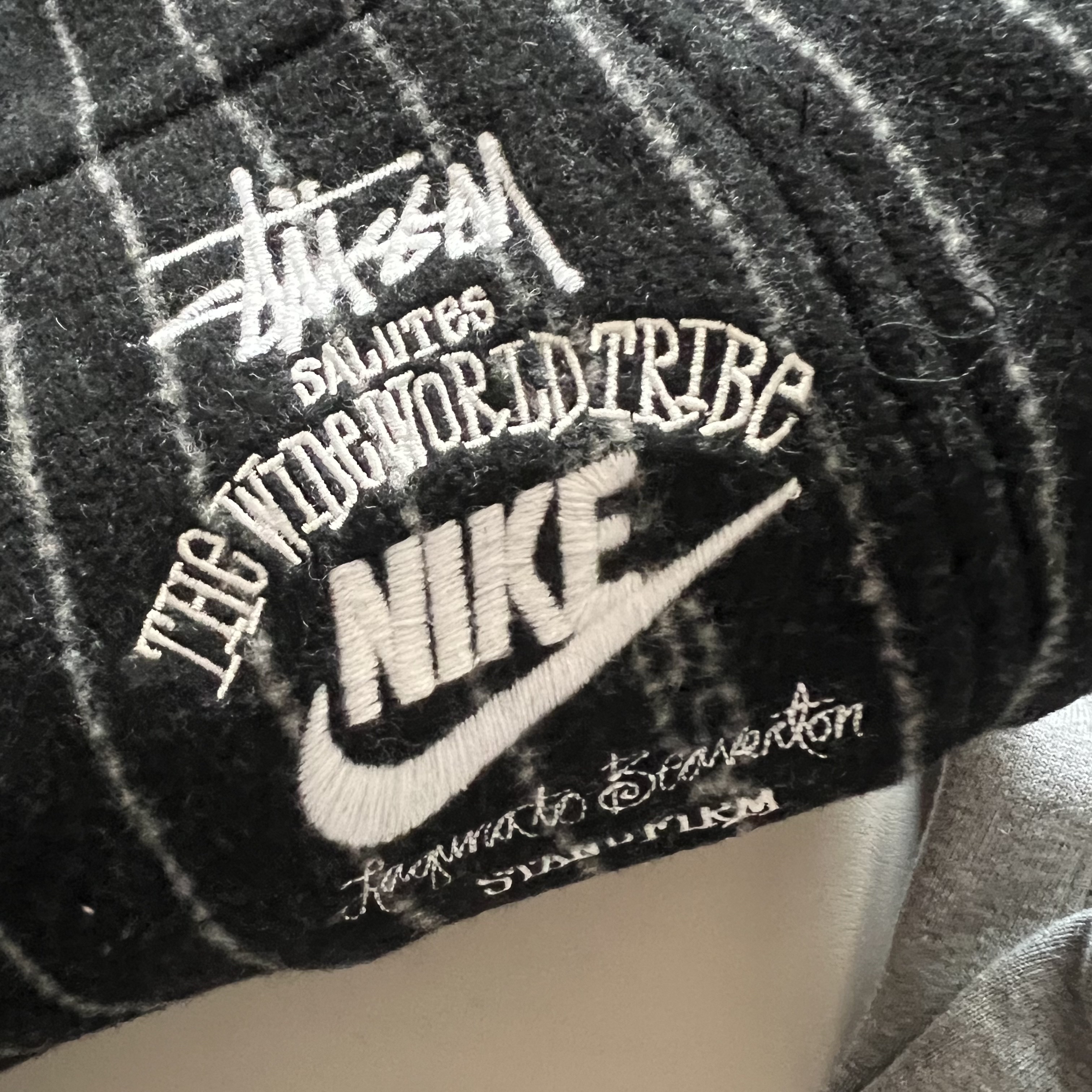 Nike x Stussy NRG Striped Wool Pants Black (DR4021-010), Nike x Stussy NRG Fleece Pants Dark Grey Heather (DO9340-063) 착용 스타일 - 3
